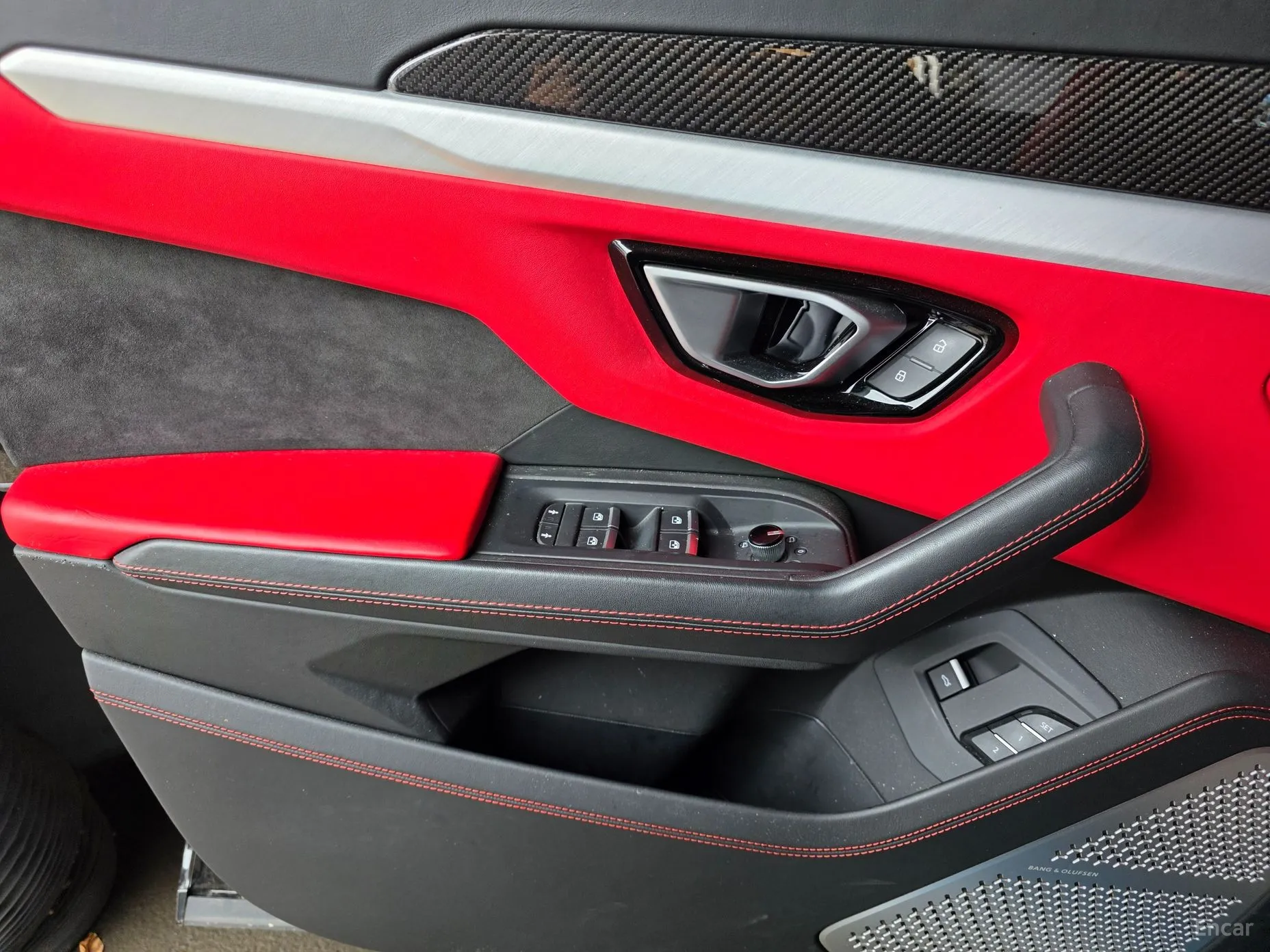 Lamborghini Urus превью 20