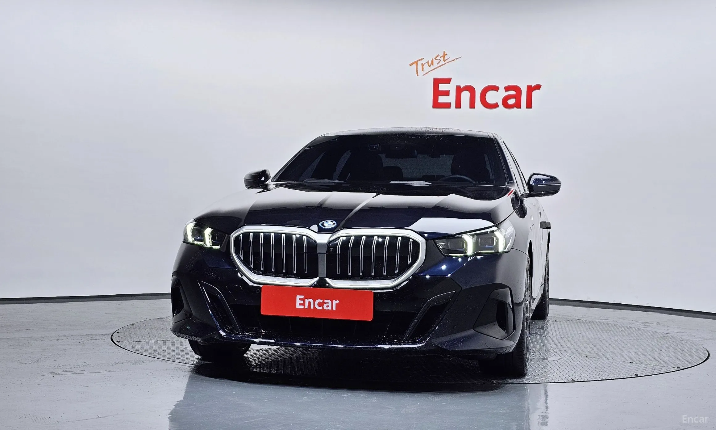BMW 5 Series (G60) превью 3