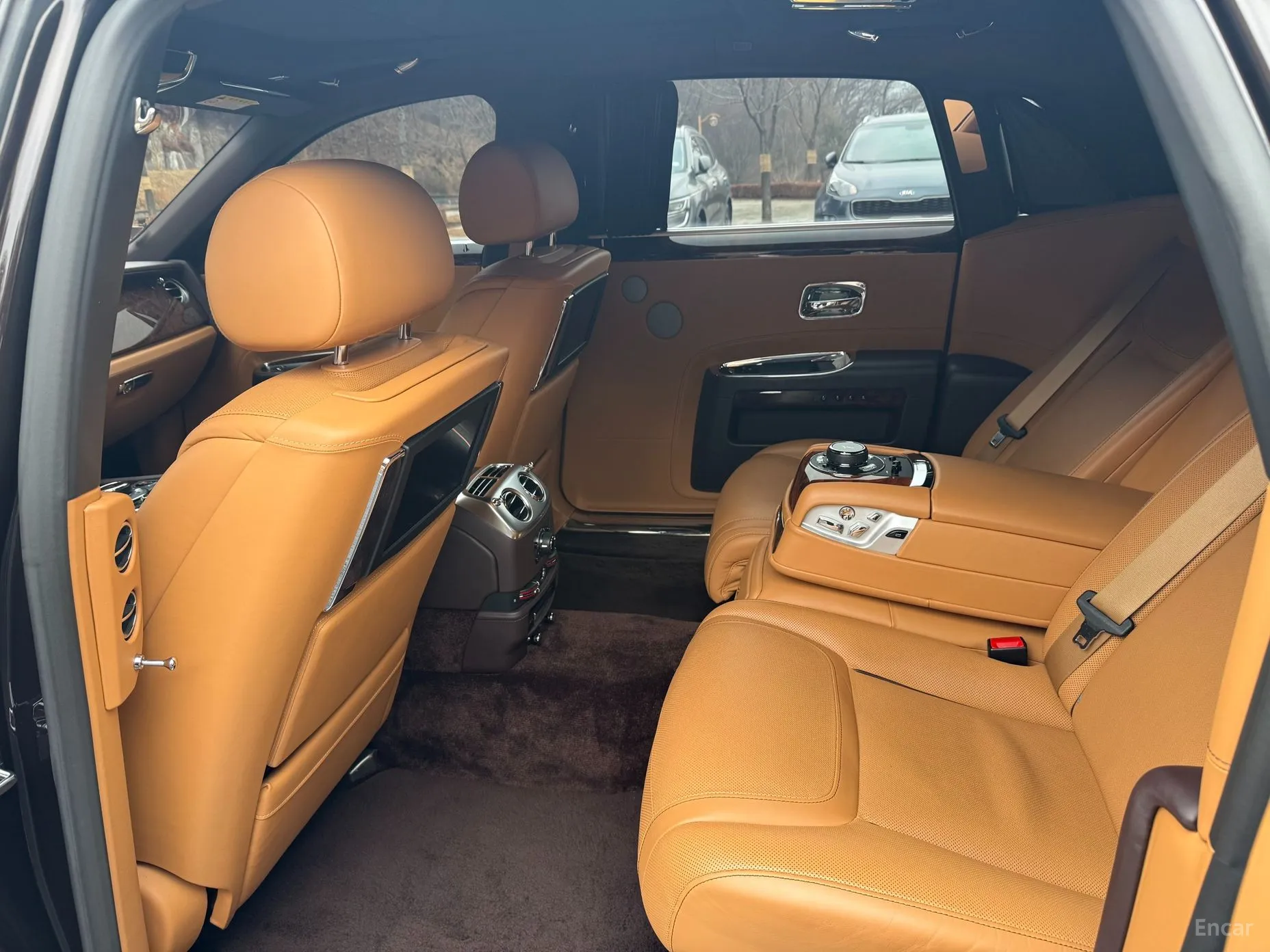 Rolls-Royce Ghost превью 10