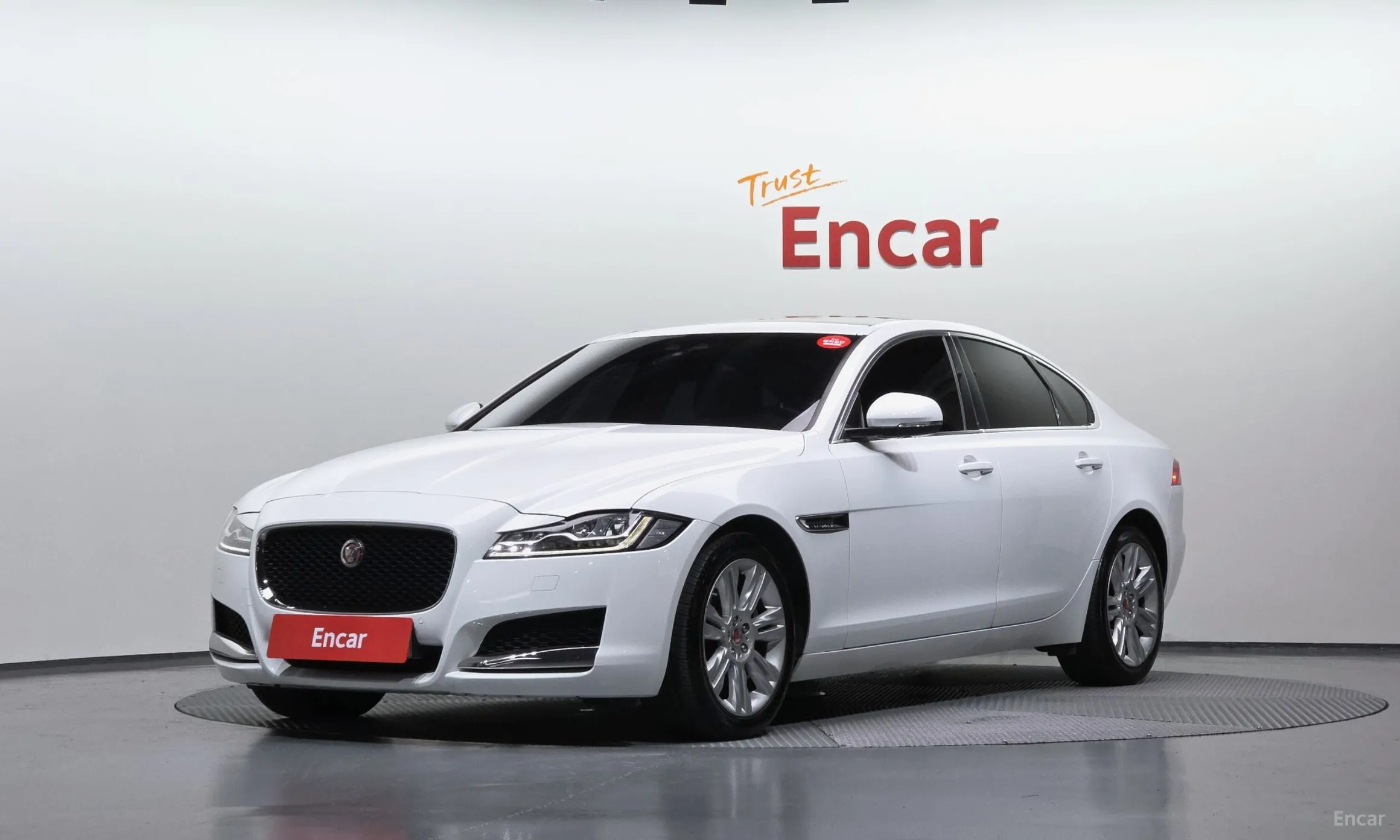 Jaguar XF (x260)