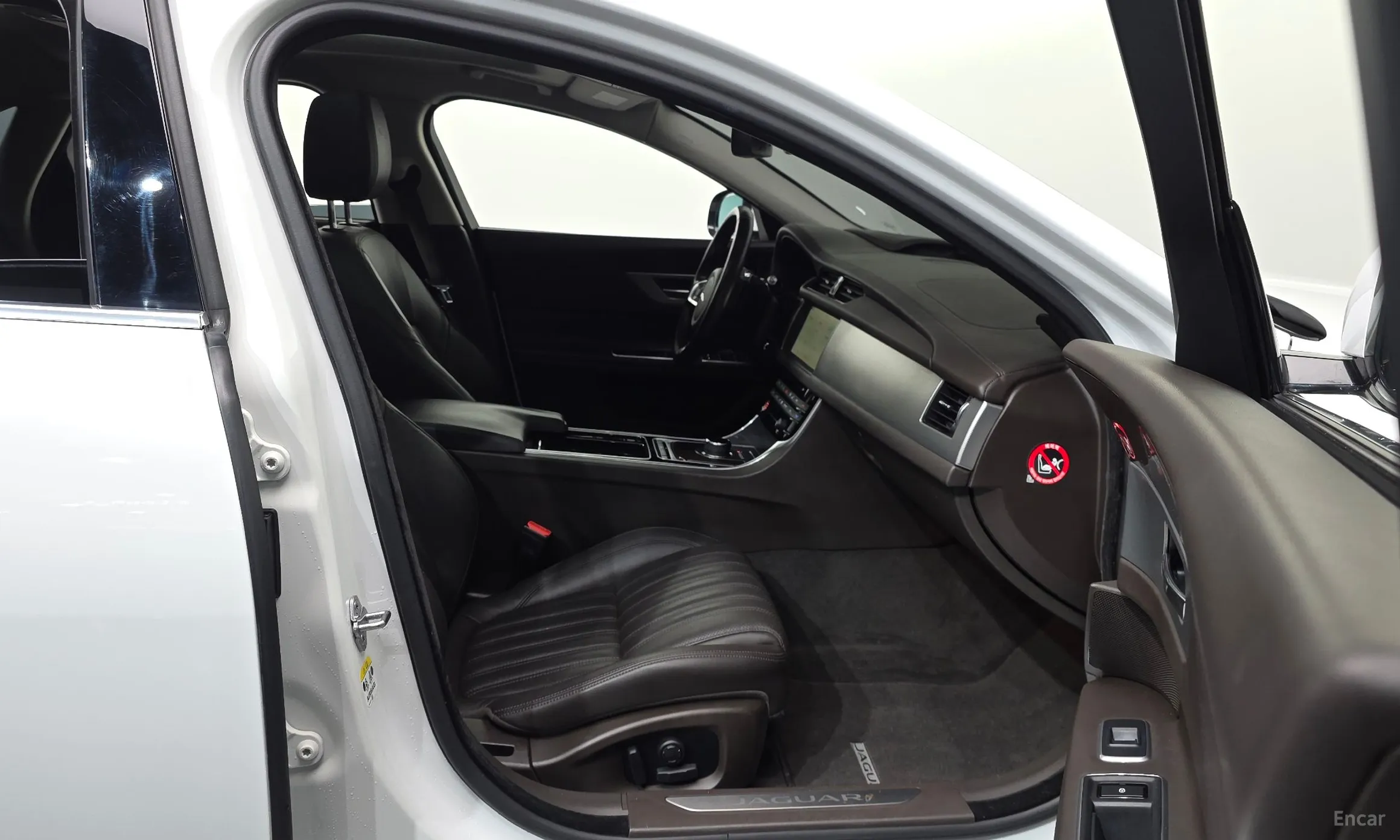 Jaguar XF (x260) превью 11