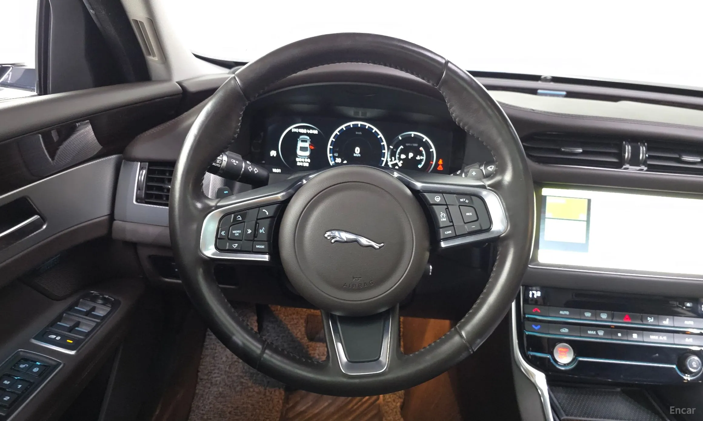 Jaguar XF (x260) превью 13
