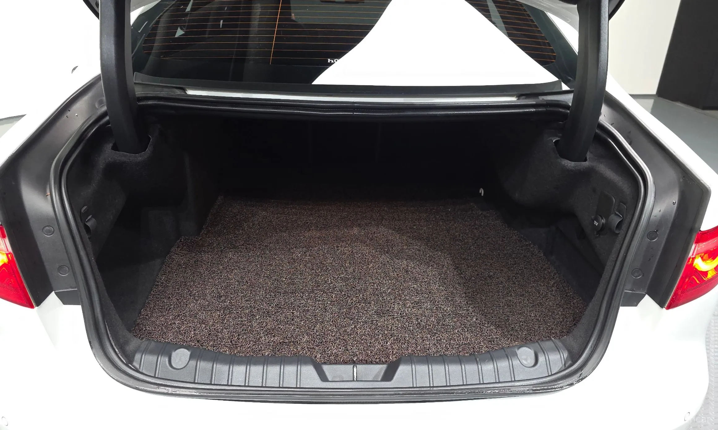 Jaguar XF (x260) превью 20