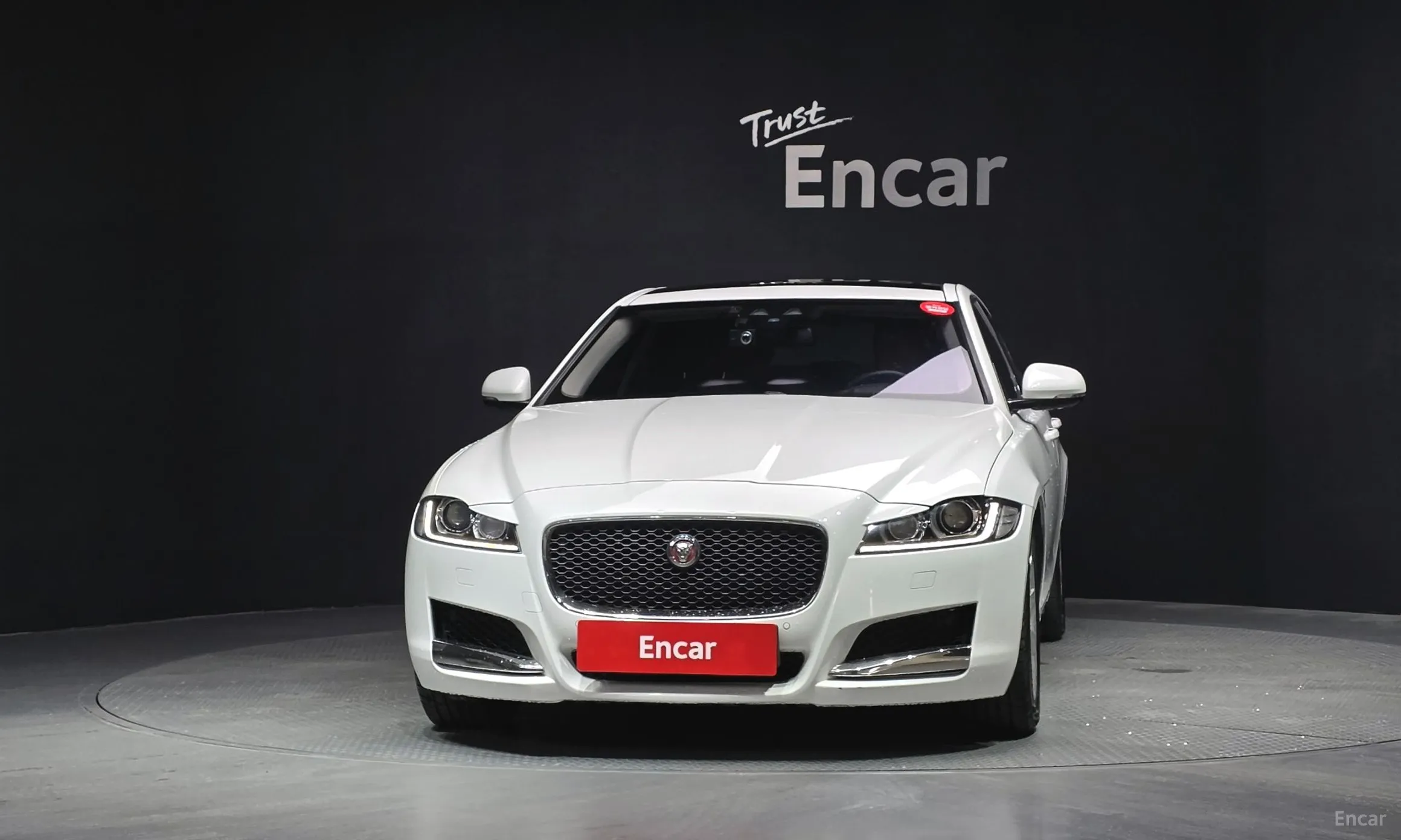 Jaguar XF (x260)