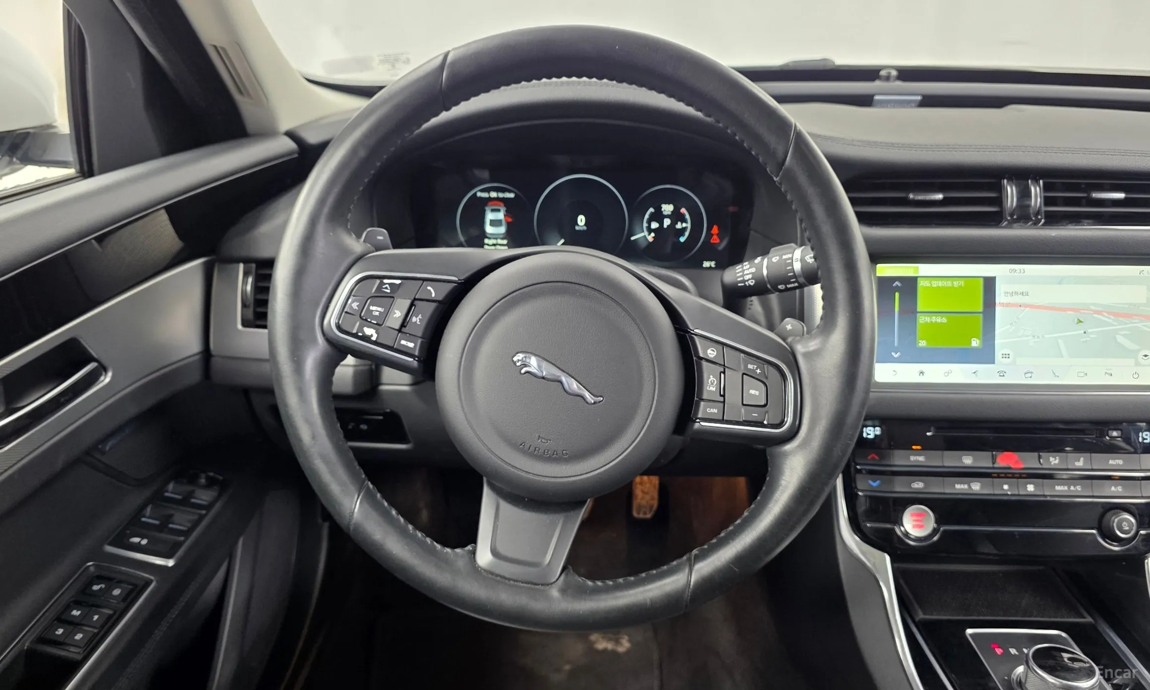 Jaguar XF (x260) превью 13