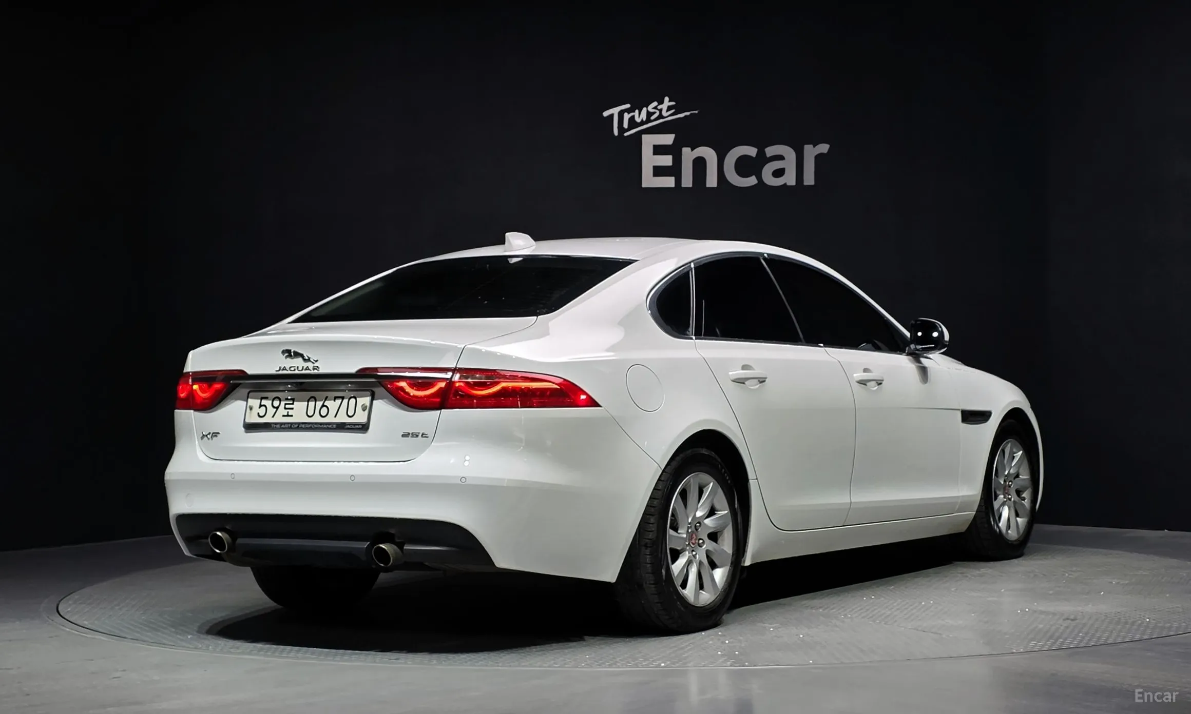 Jaguar XF (x260)
