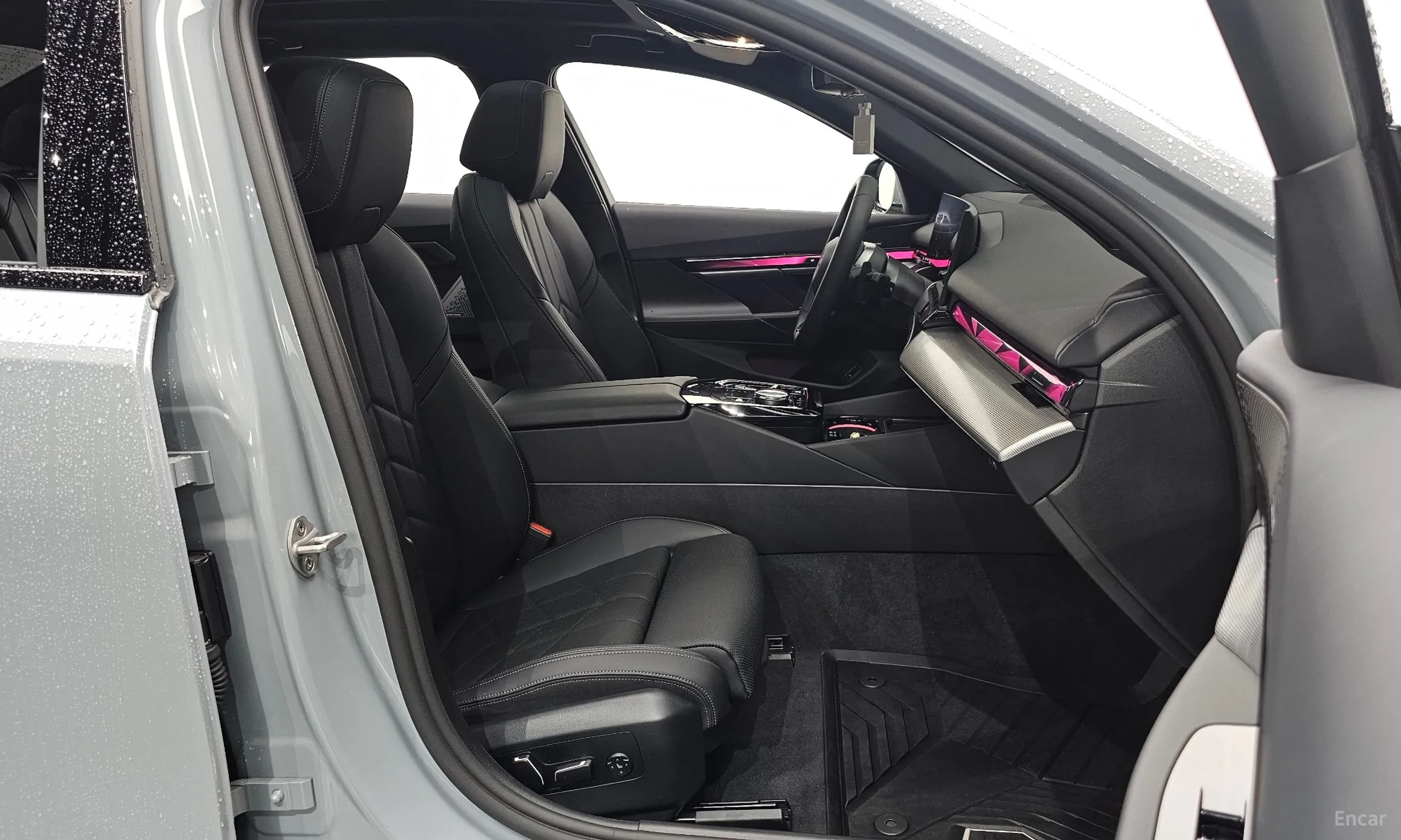 BMW 5 Series (G60) превью 10