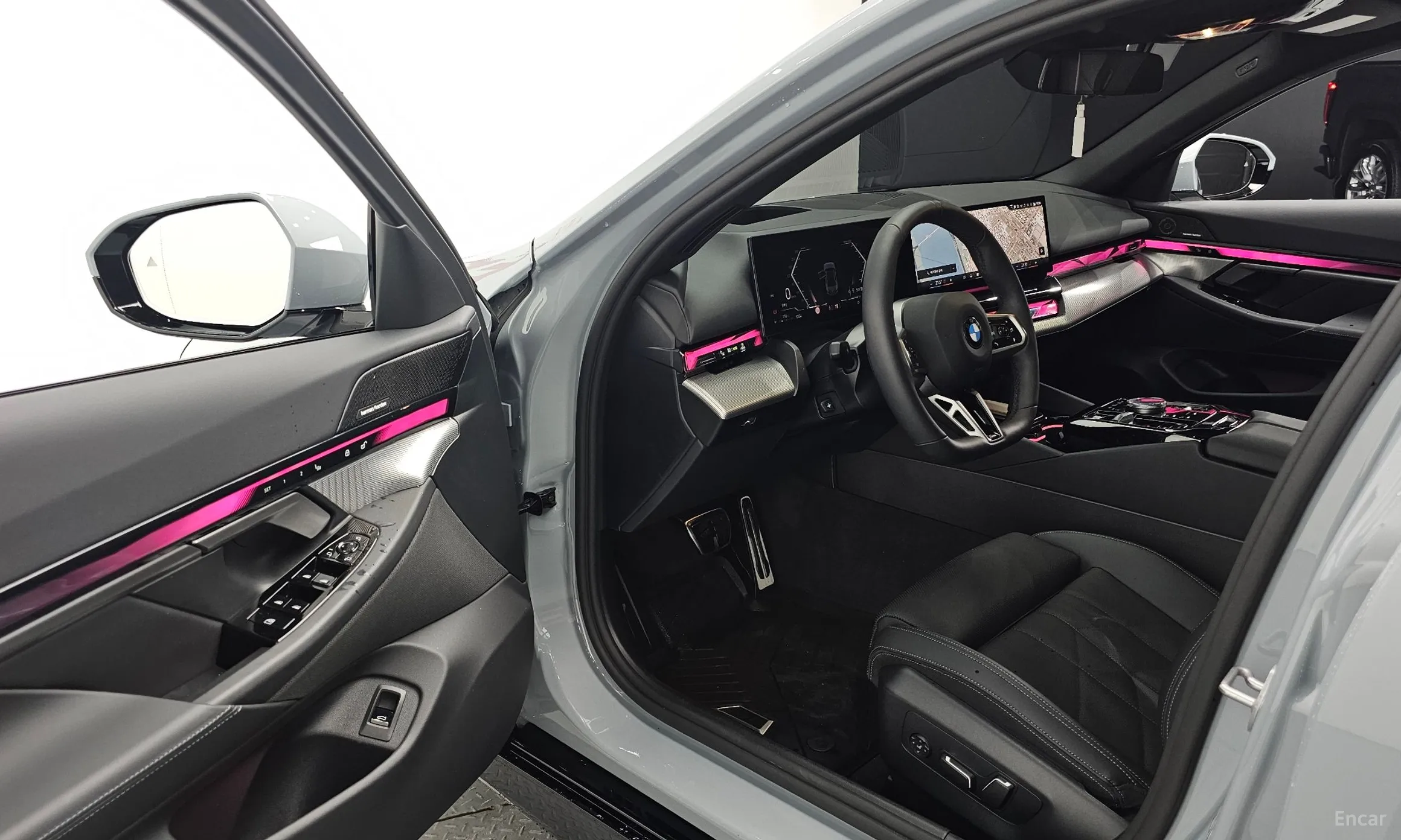 BMW 5 Series (G60) превью 11