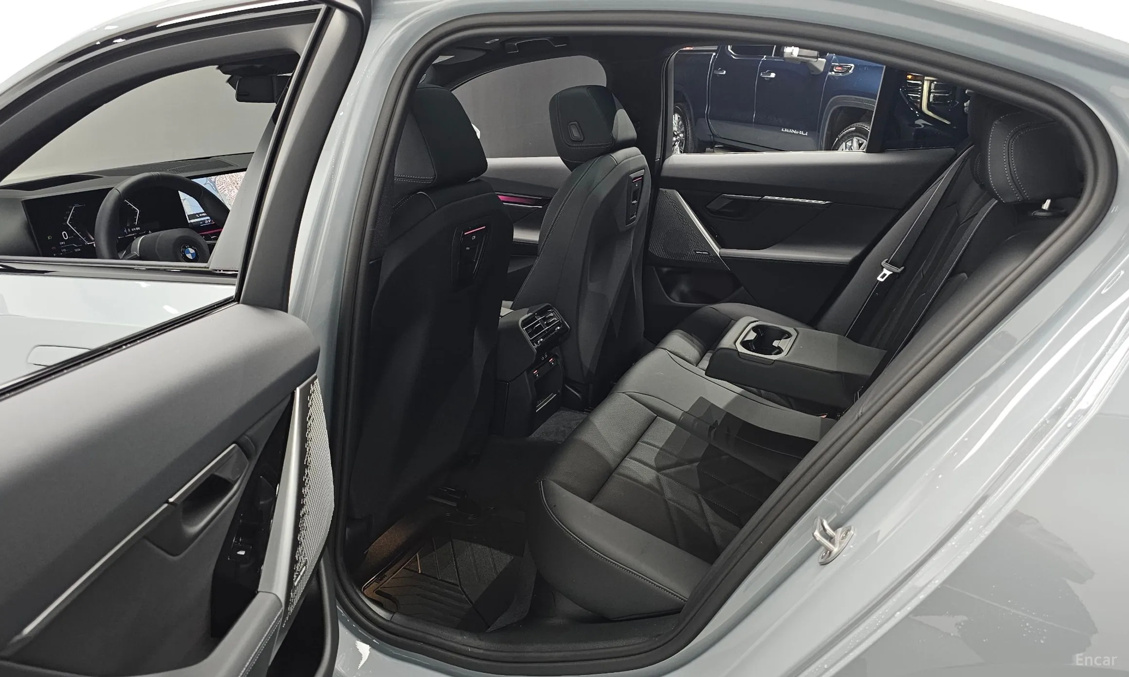 BMW 5 Series (G60) превью 12