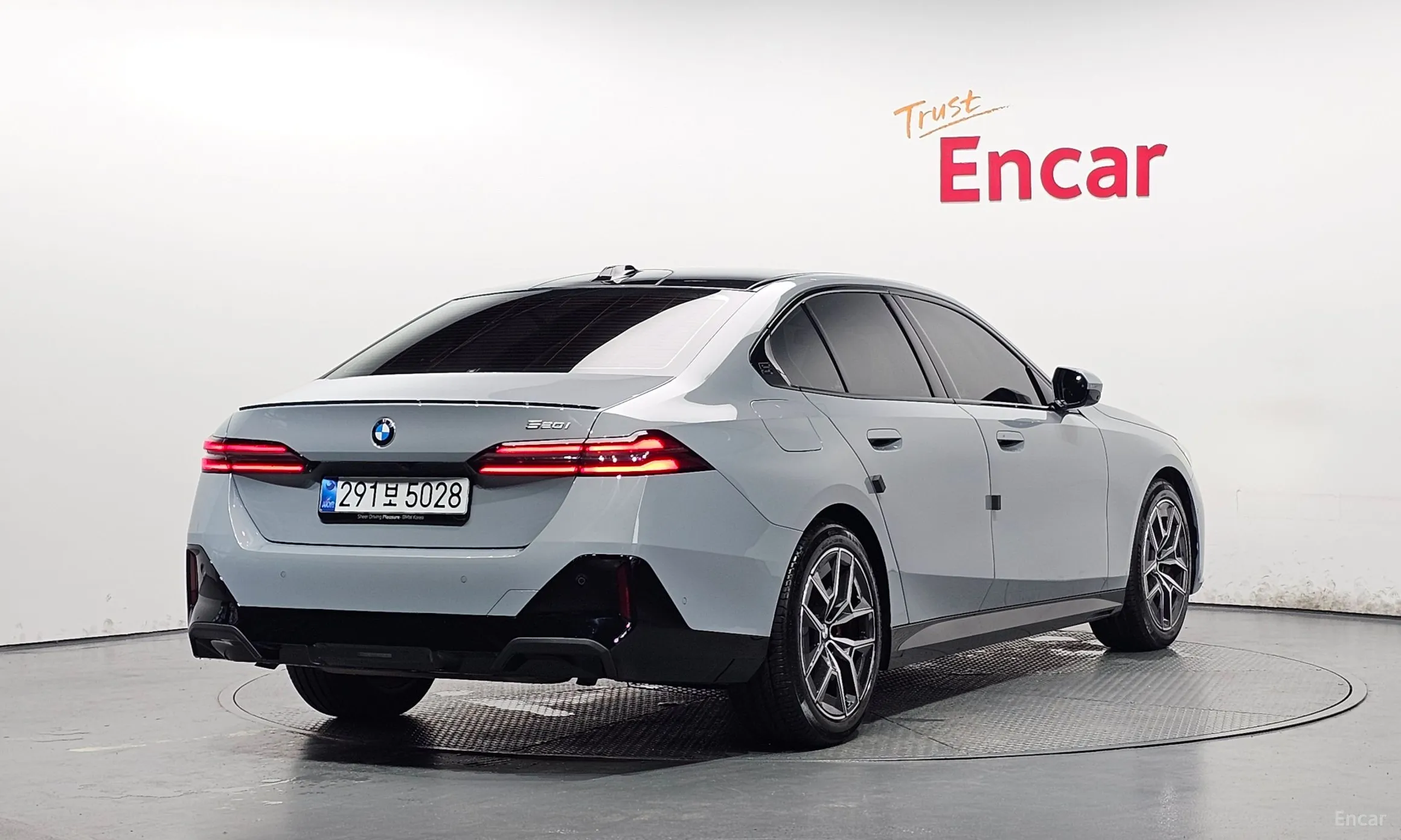 BMW 5 Series (G60) превью 2