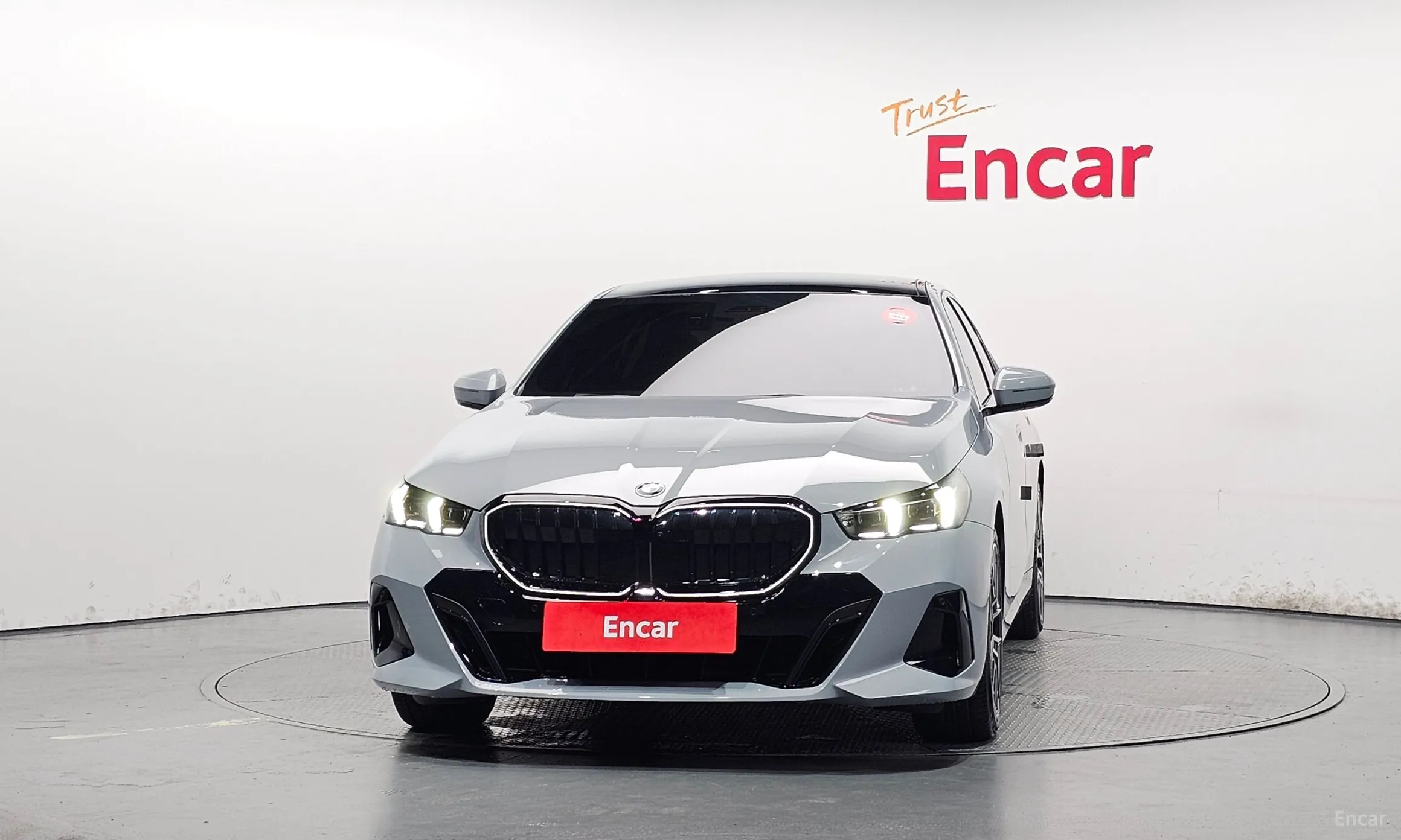 BMW 5 Series (G60) превью 3