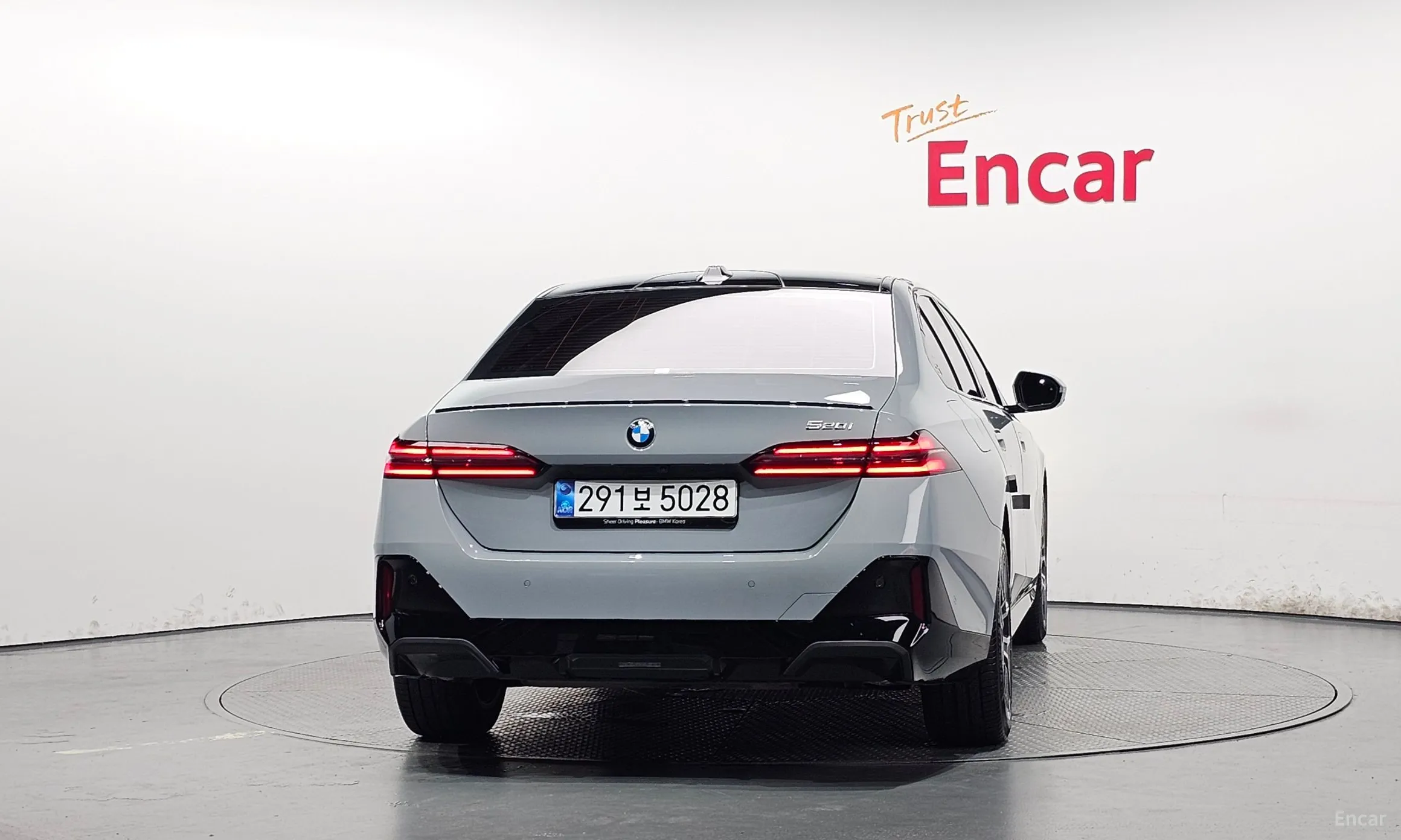 BMW 5 Series (G60) превью 4