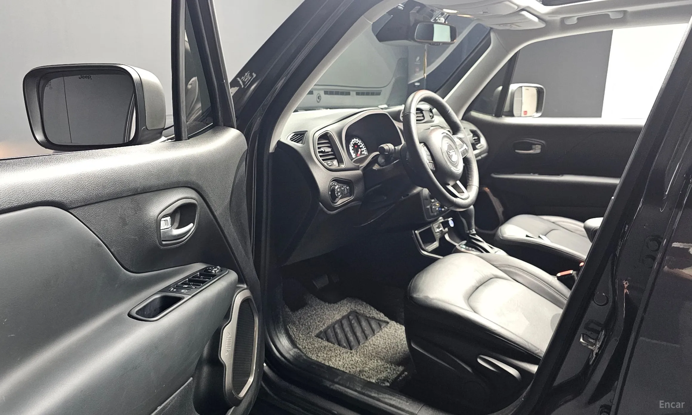 Jeep Renegade превью 10
