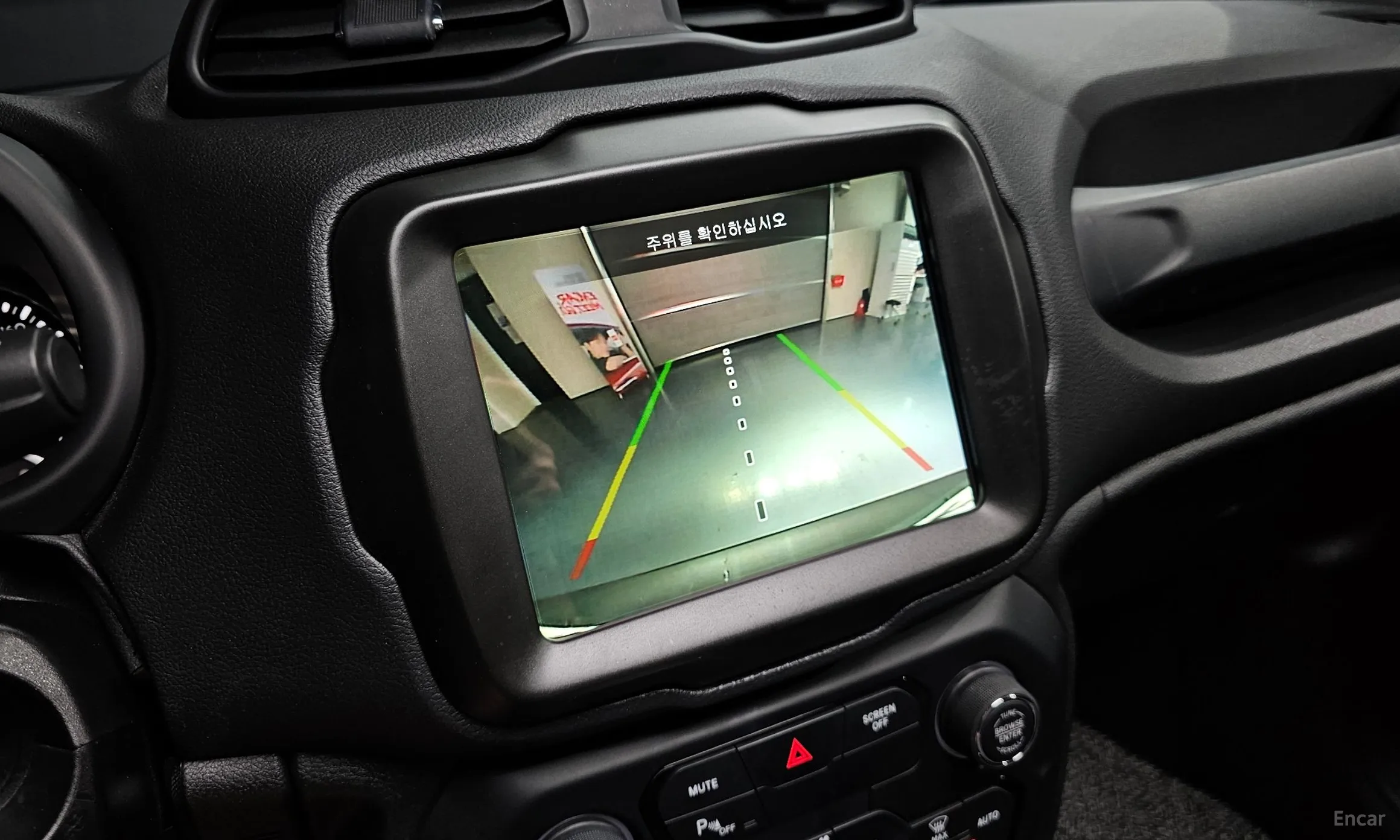 Jeep Renegade превью 15