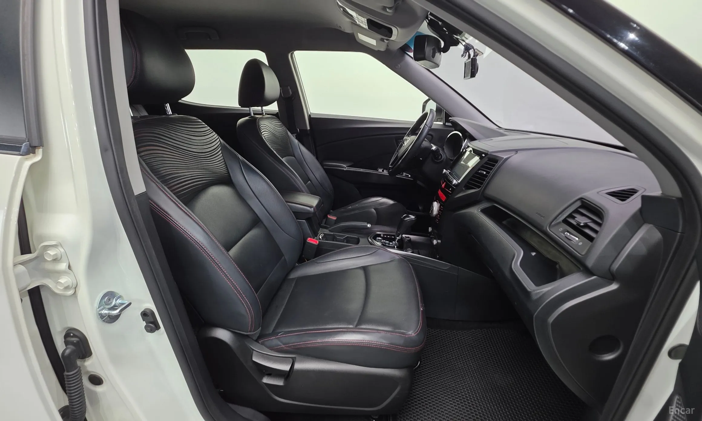 KG Mobility (SsangYong) Tivoli Air превью 10
