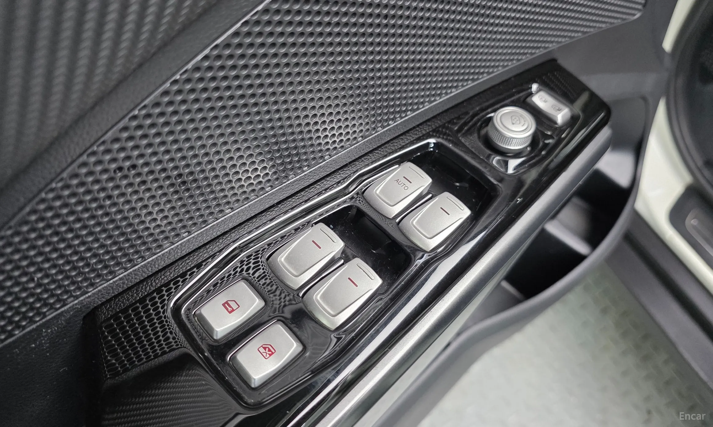 KG Mobility (SsangYong) Tivoli Air превью 12
