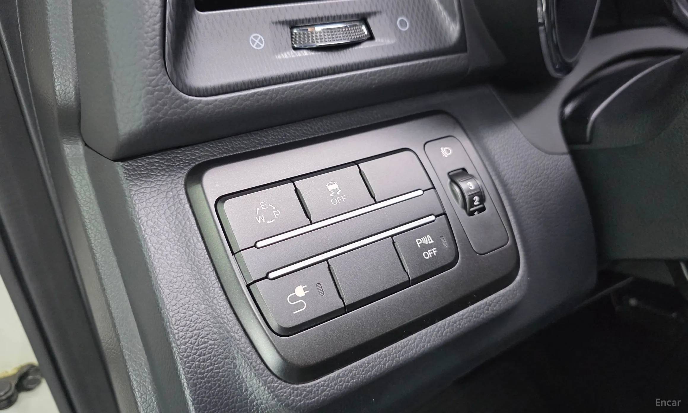 KG Mobility (SsangYong) Tivoli Air превью 13