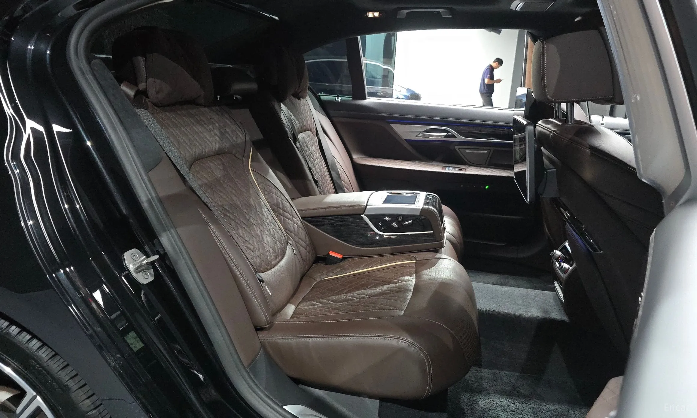 BMW 7 Series (G11) превью 11