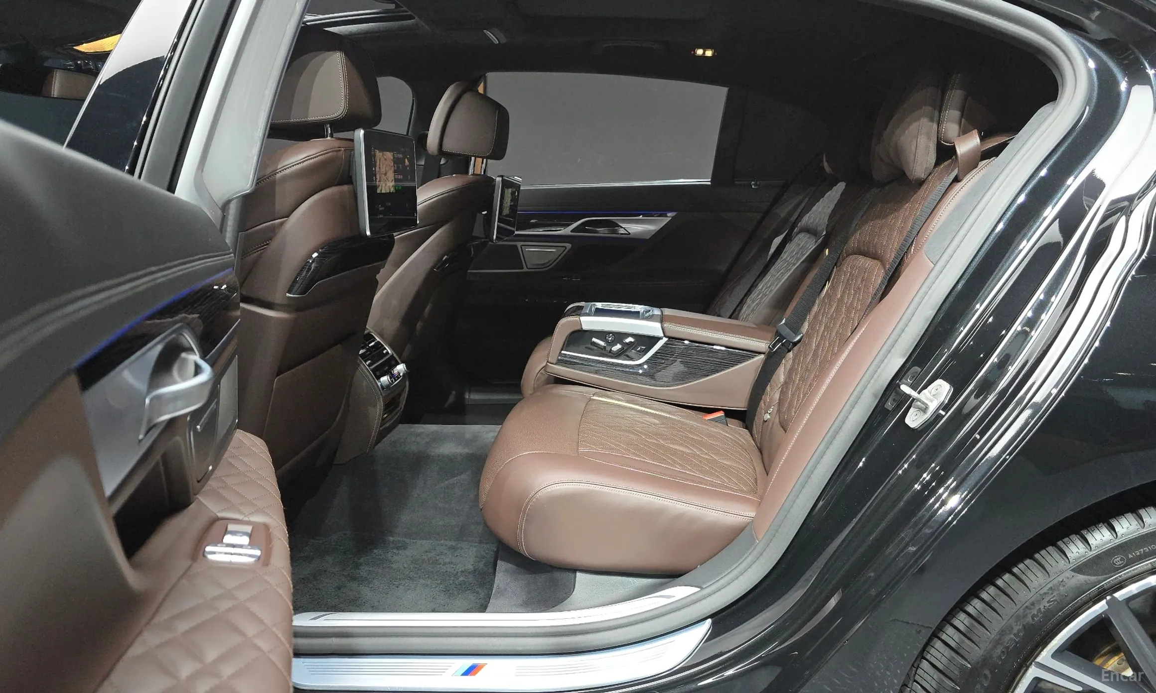 BMW 7 Series (G11) превью 12