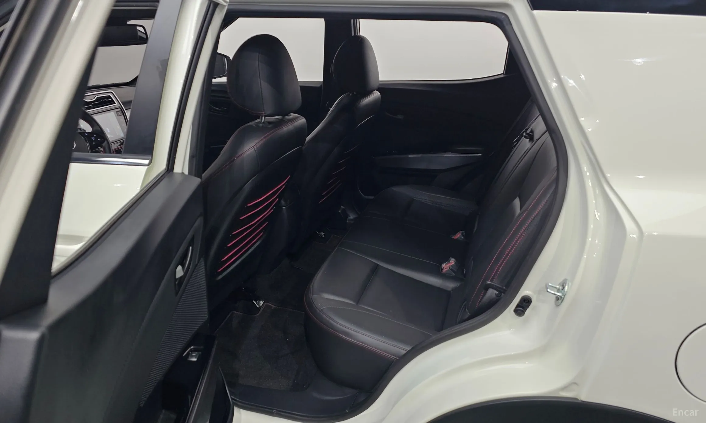 KG Mobility (SsangYong) Berry New Tivoli превью 12