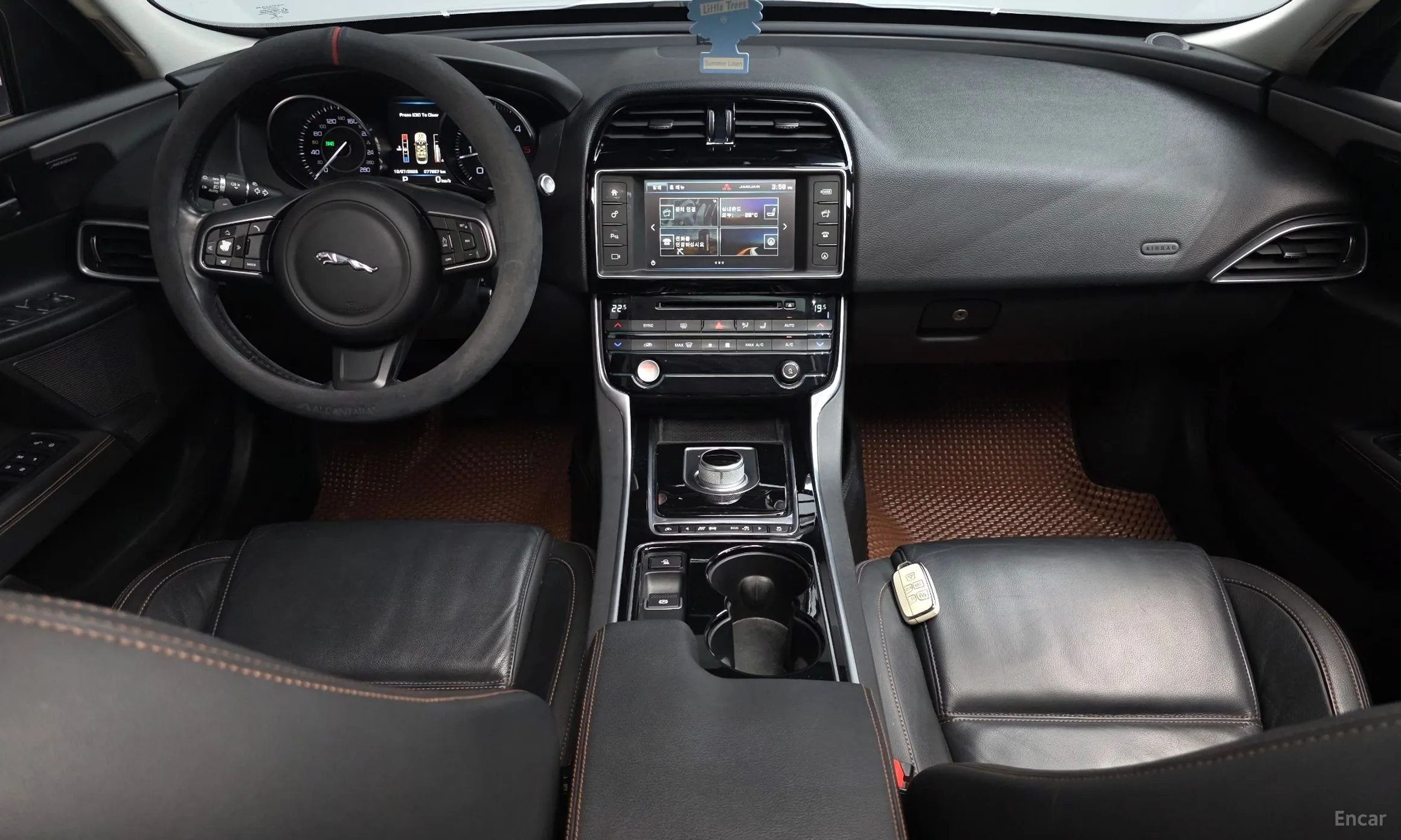 Jaguar XE превью 7