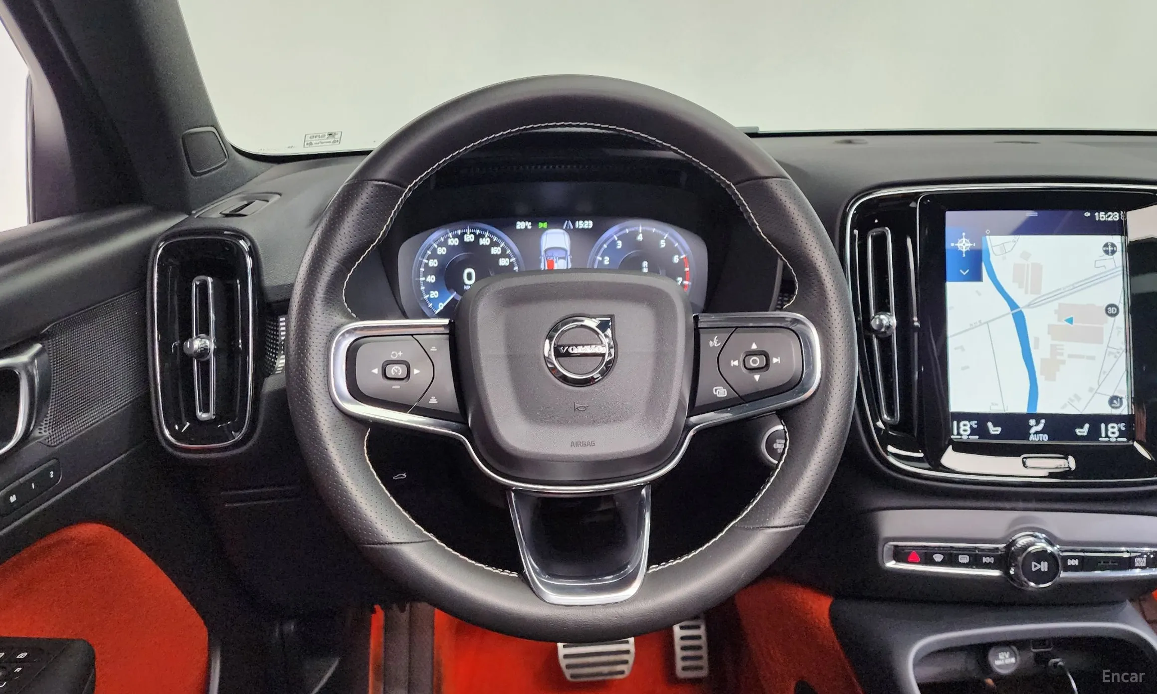Volvo XC40 превью 12