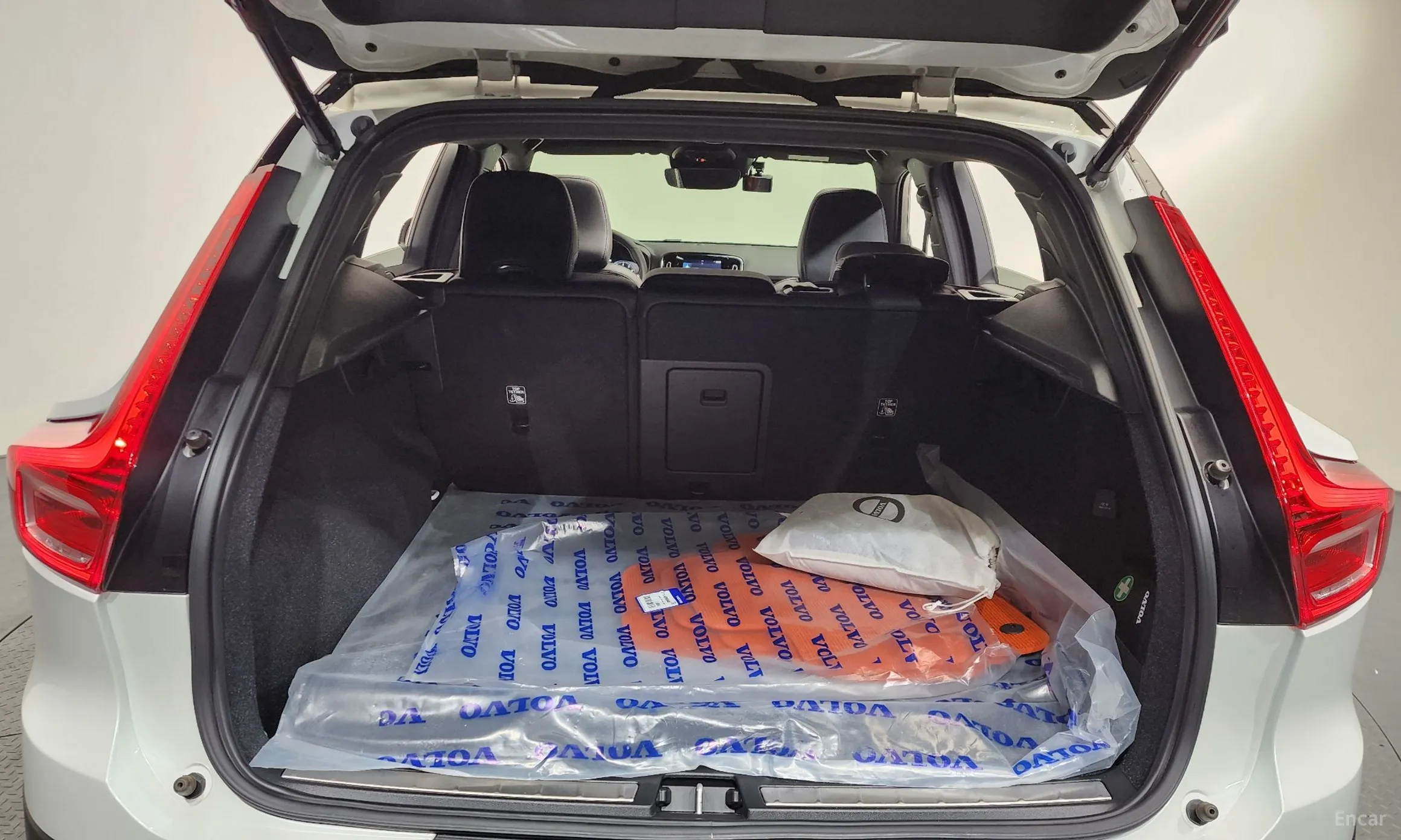 Volvo XC40 превью 20
