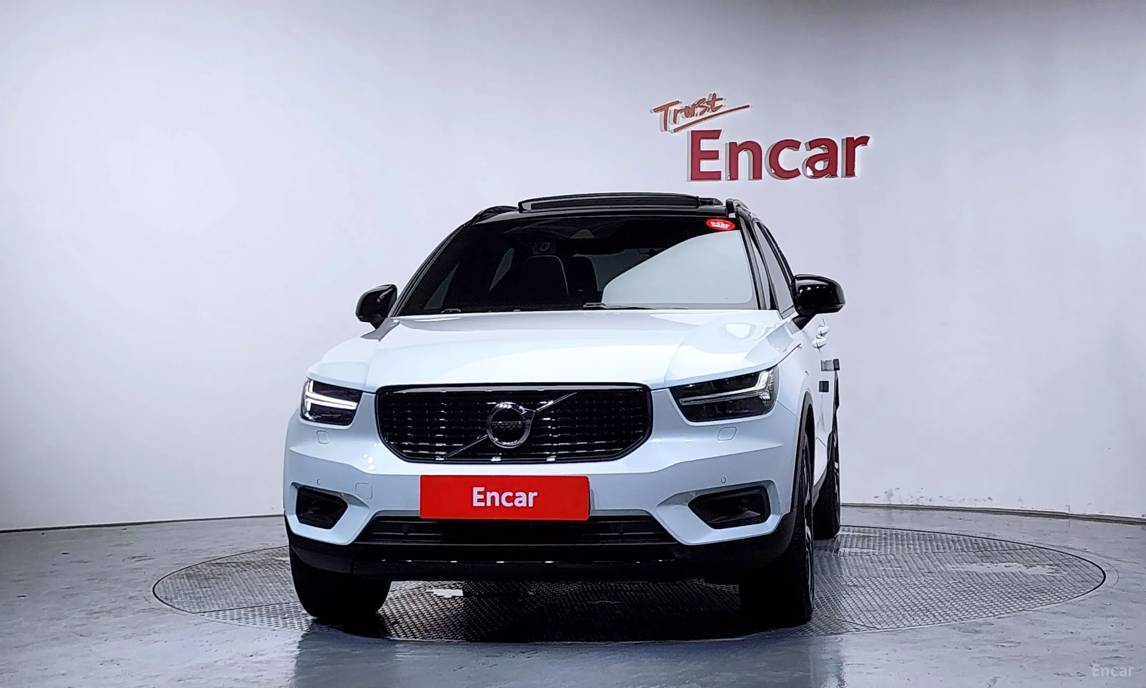Volvo XC40 превью 3