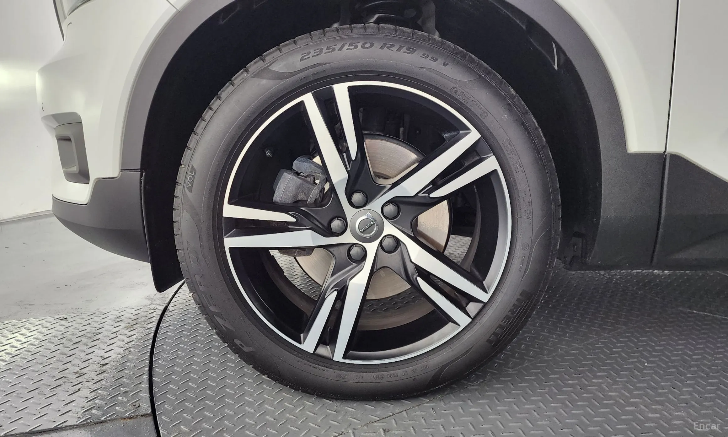 Volvo XC40 превью 5