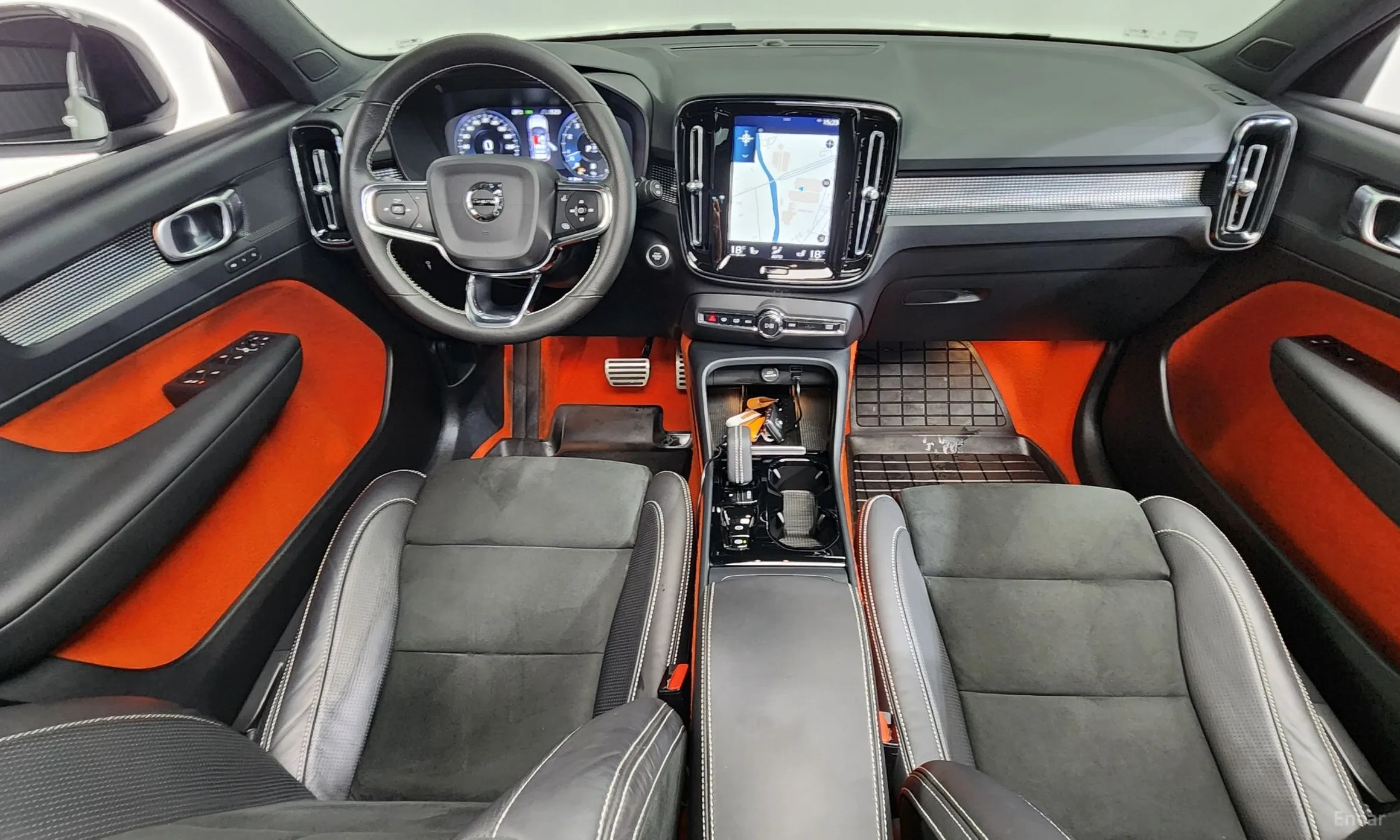 Volvo XC40 превью 7