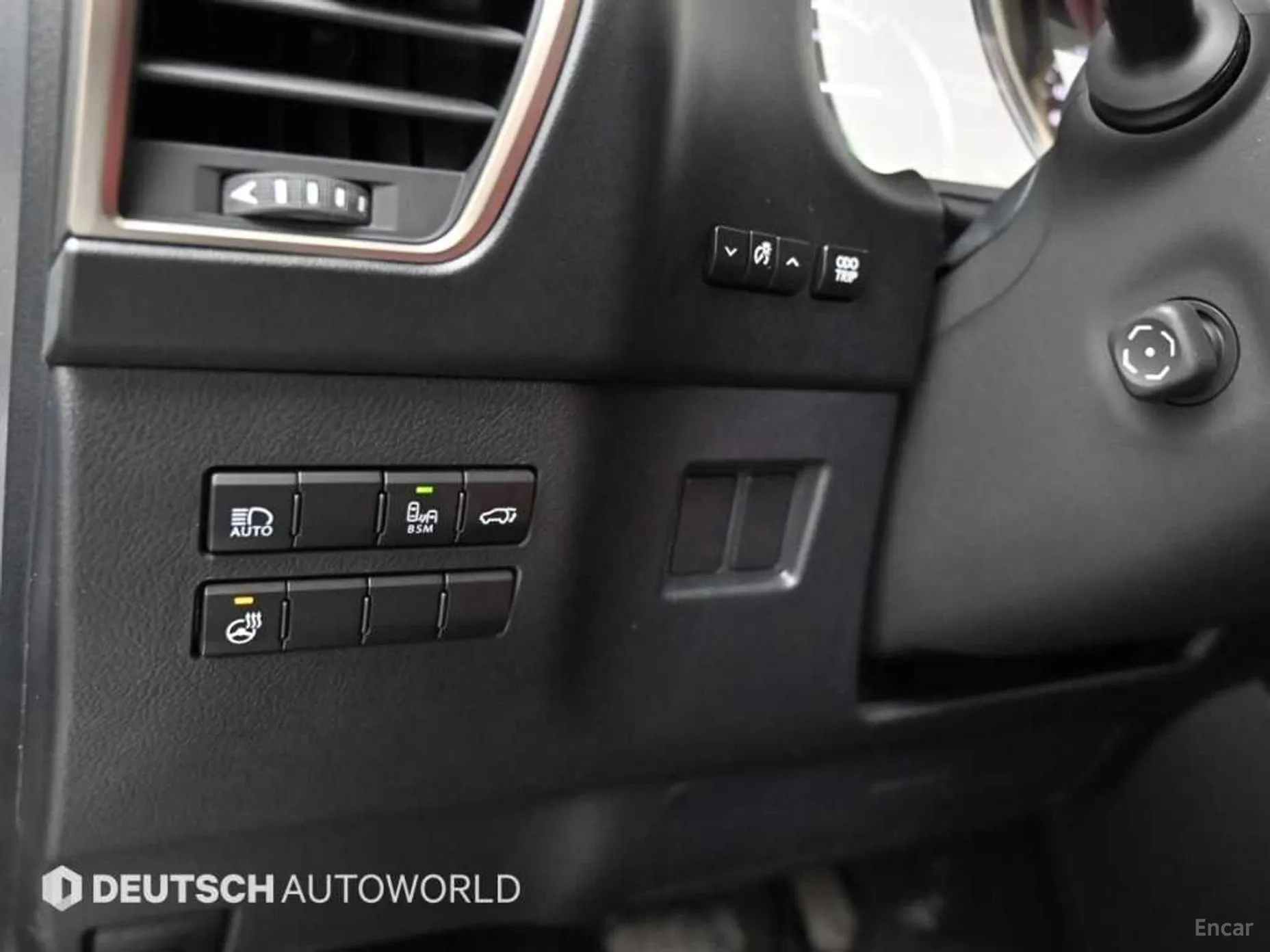 Lexus NX300h превью 17