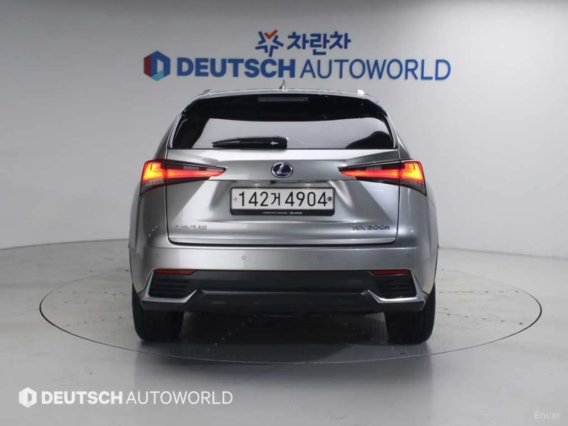 Lexus NX300h превью 4