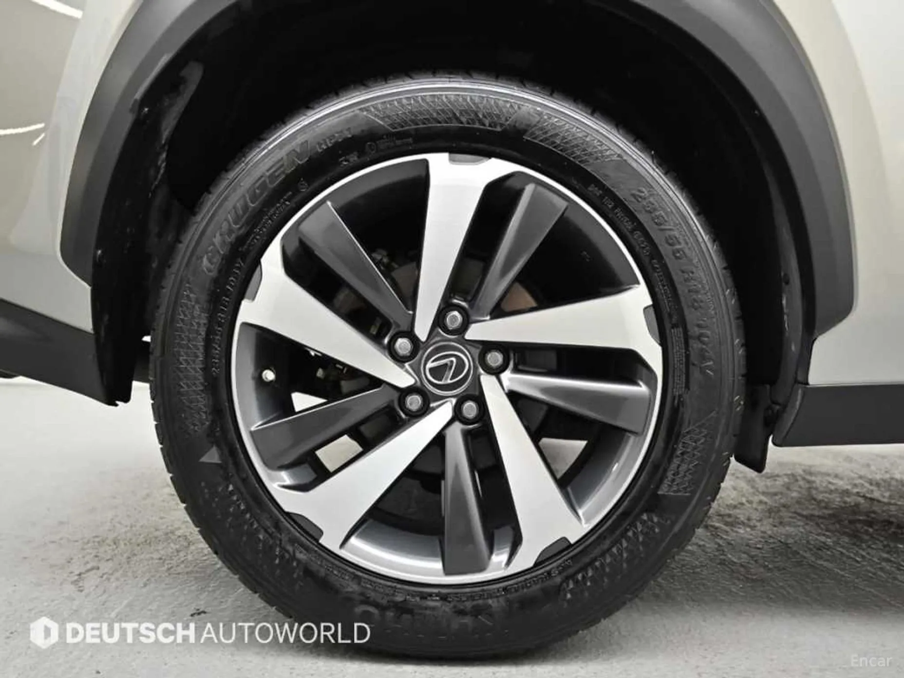 Lexus NX300h превью 5