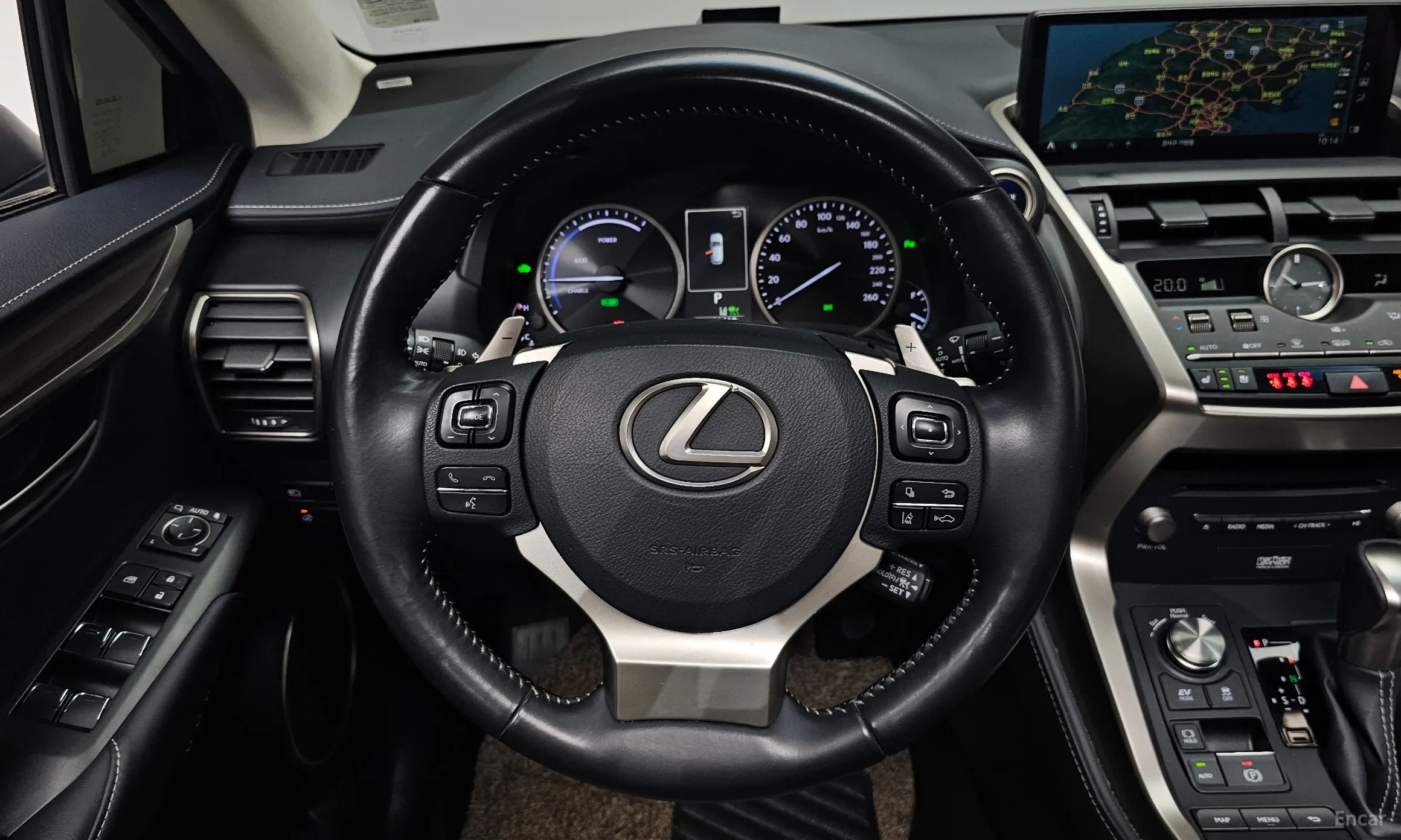 Lexus NX300h превью 13