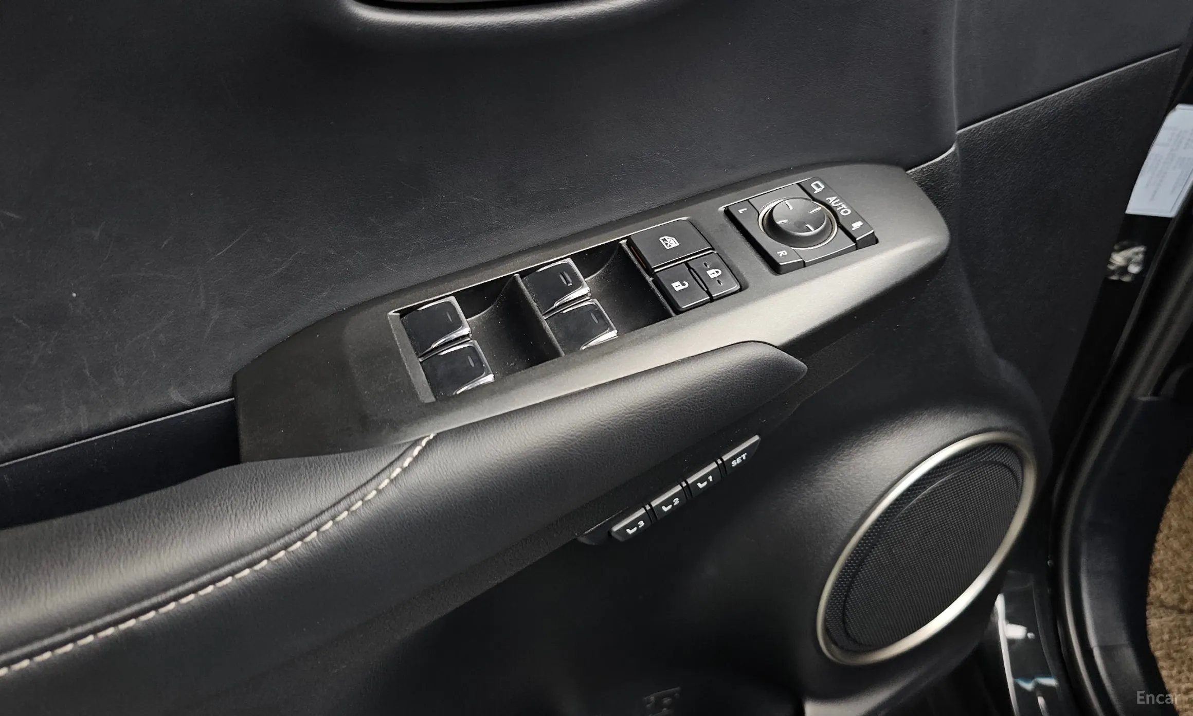 Lexus NX300h превью 17