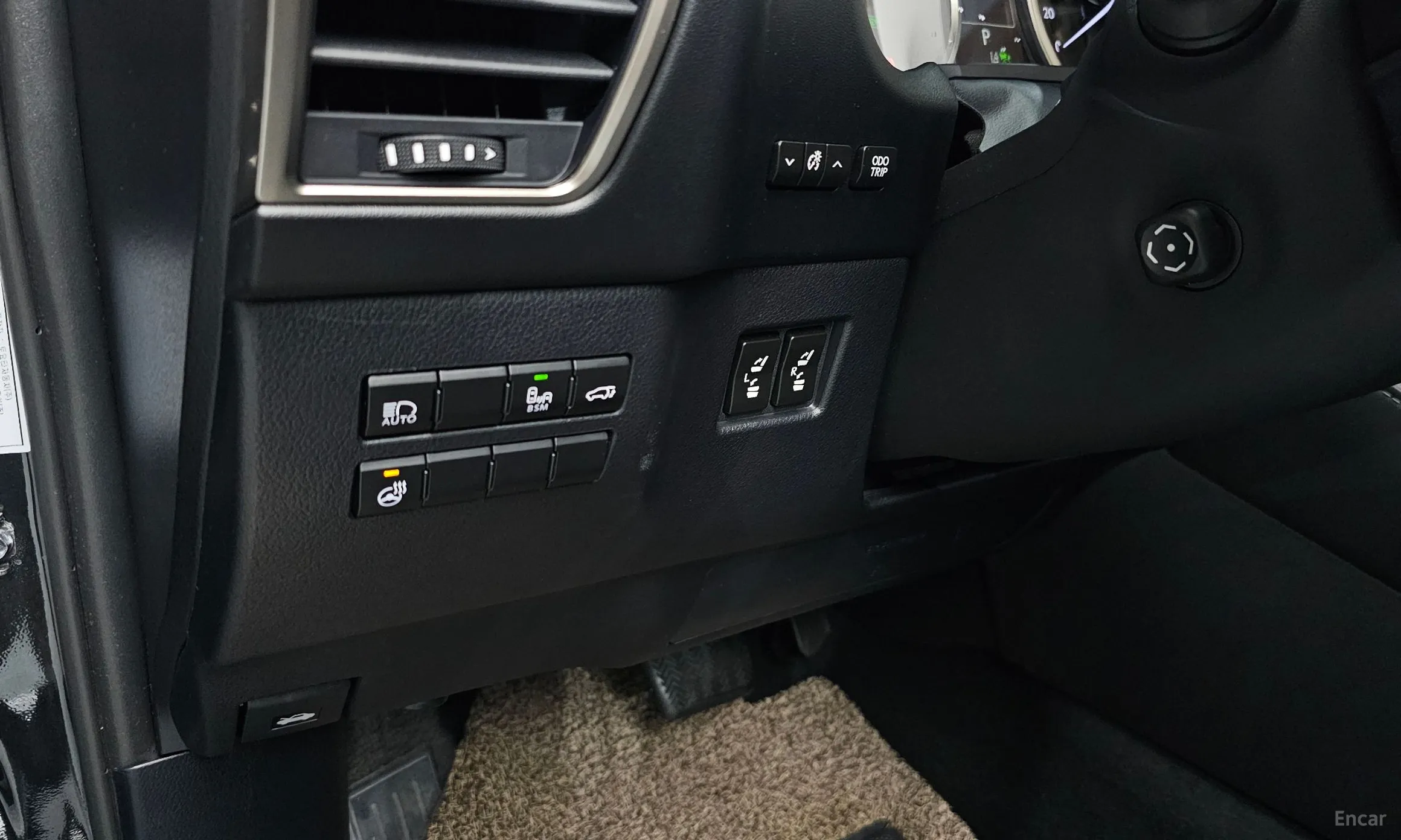 Lexus NX300h превью 18