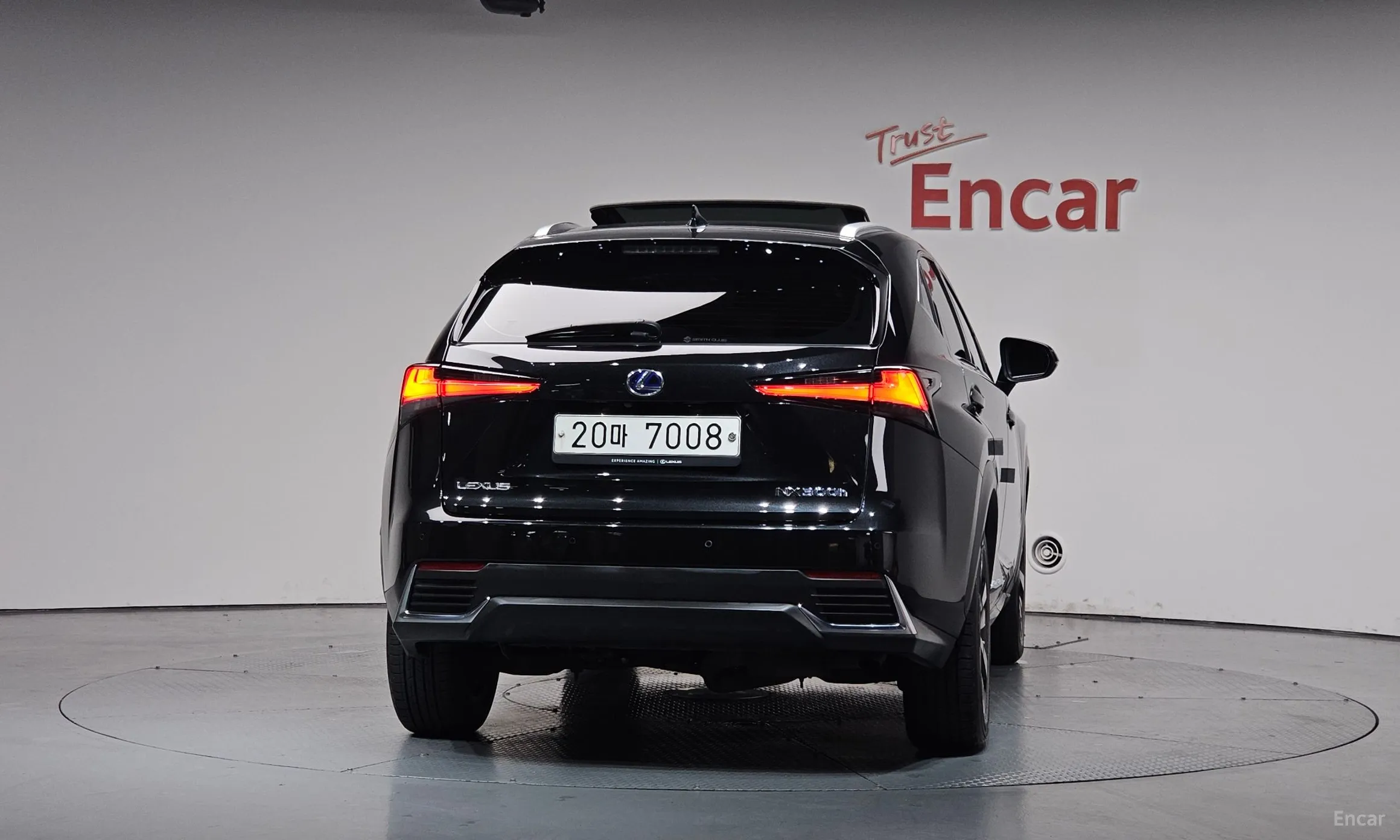 Lexus NX300h превью 4