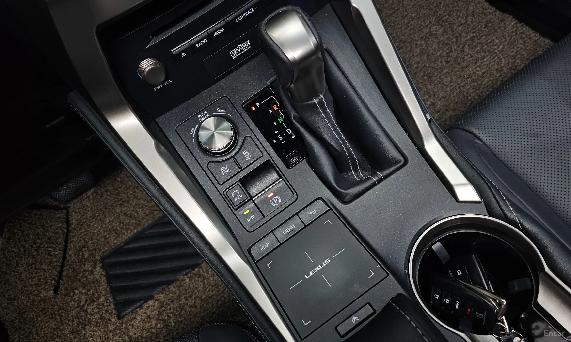 Lexus NX300h превью 9