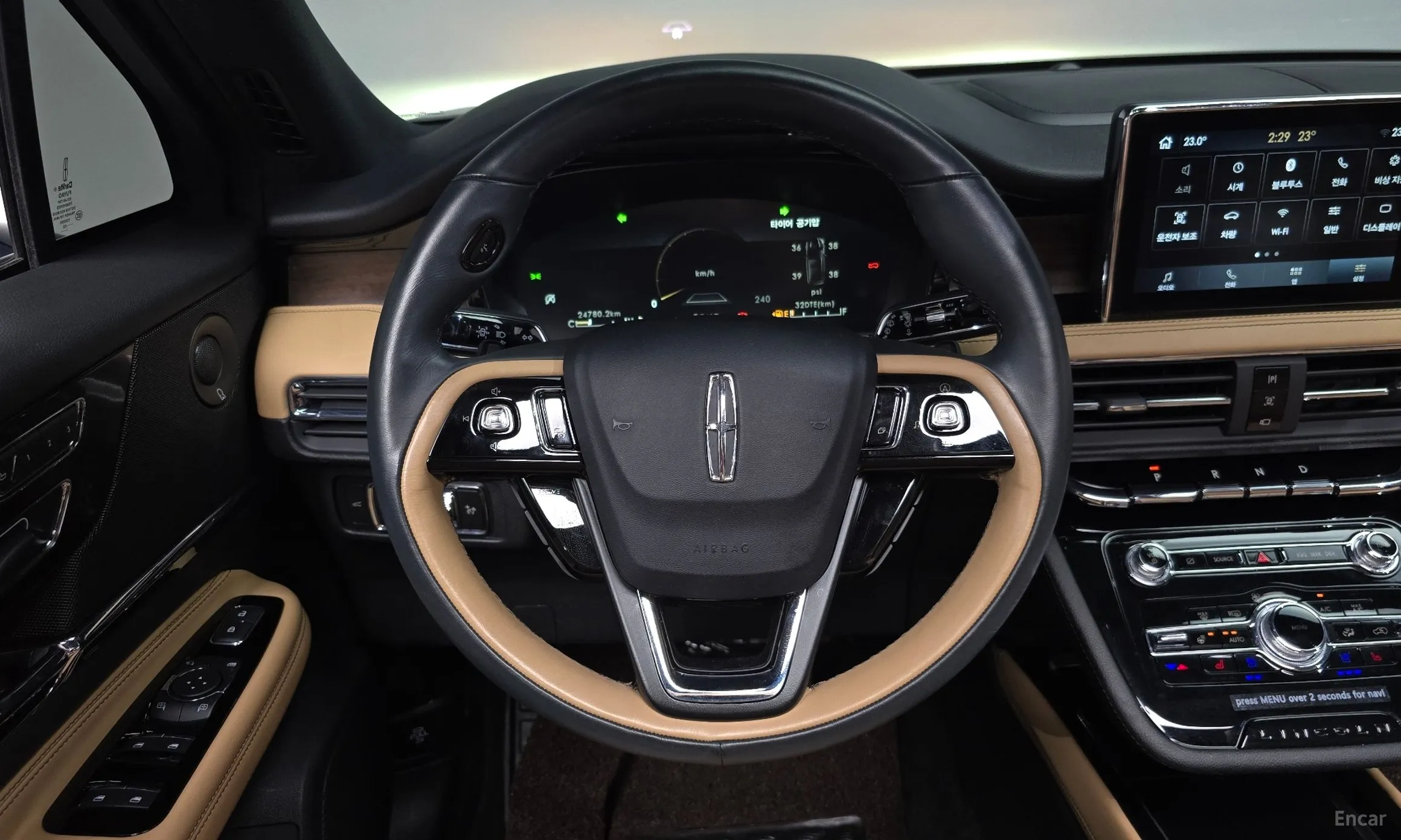 Lincoln Corsair превью 13