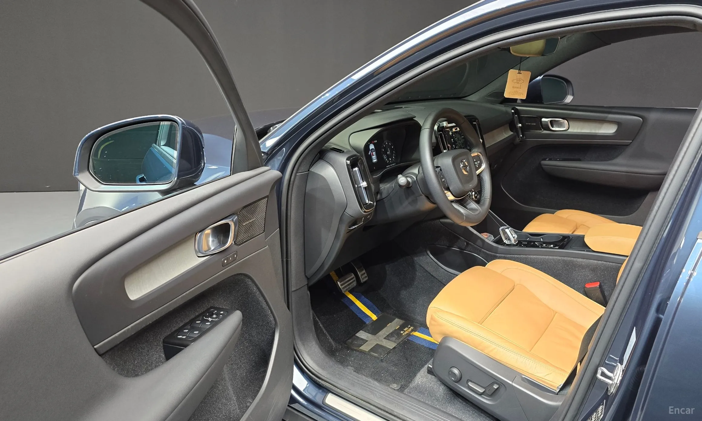 Volvo XC40 превью 10