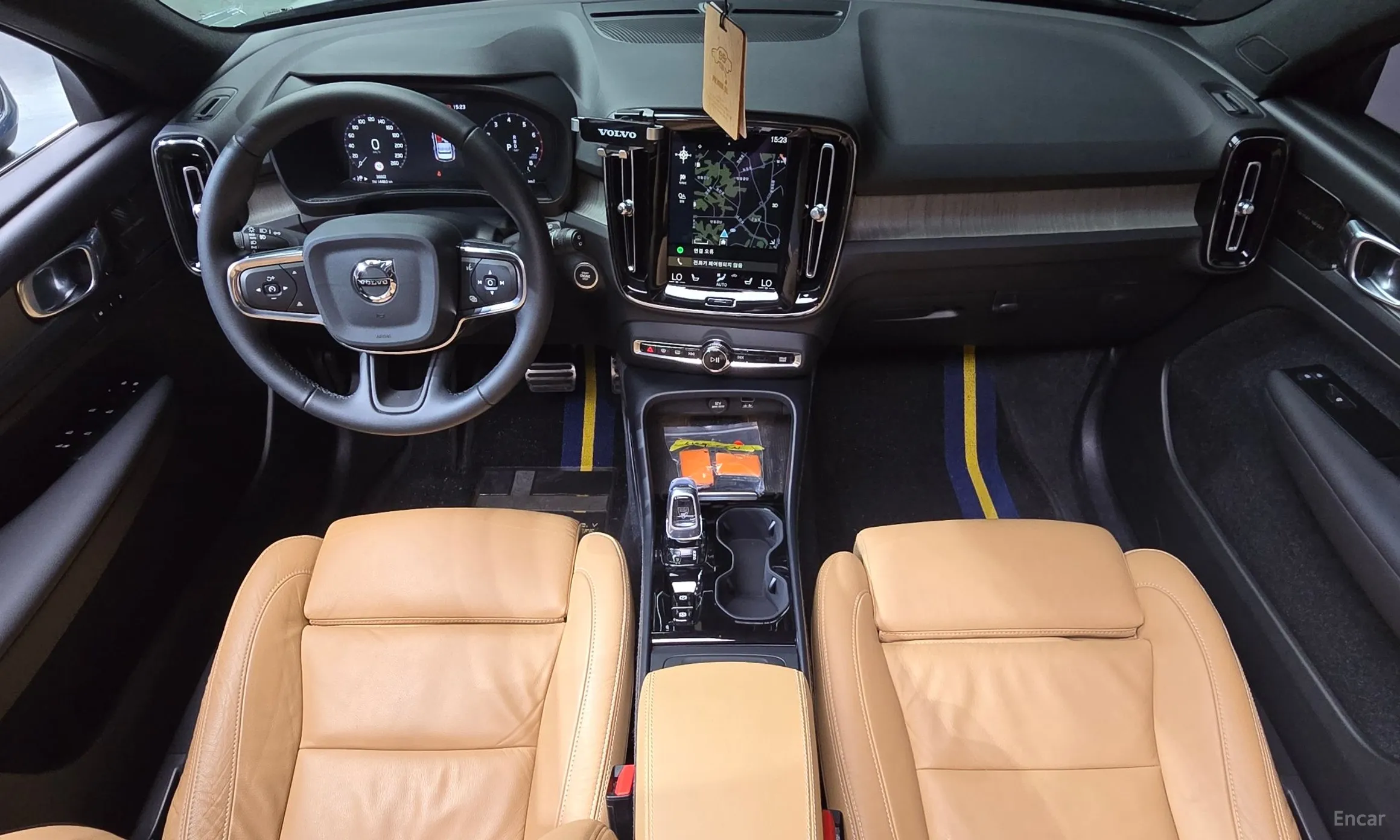 Volvo XC40 превью 7