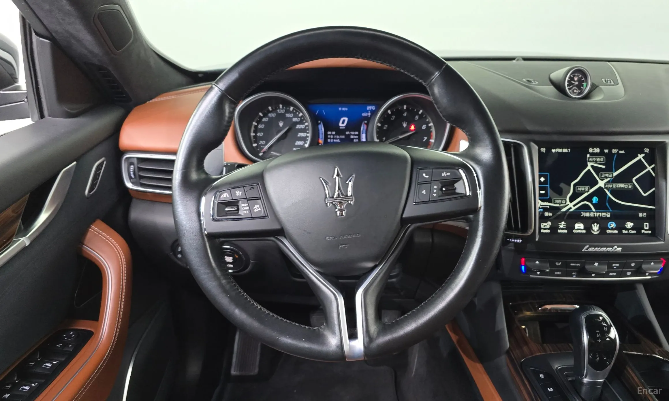 Maserati Levante превью 13