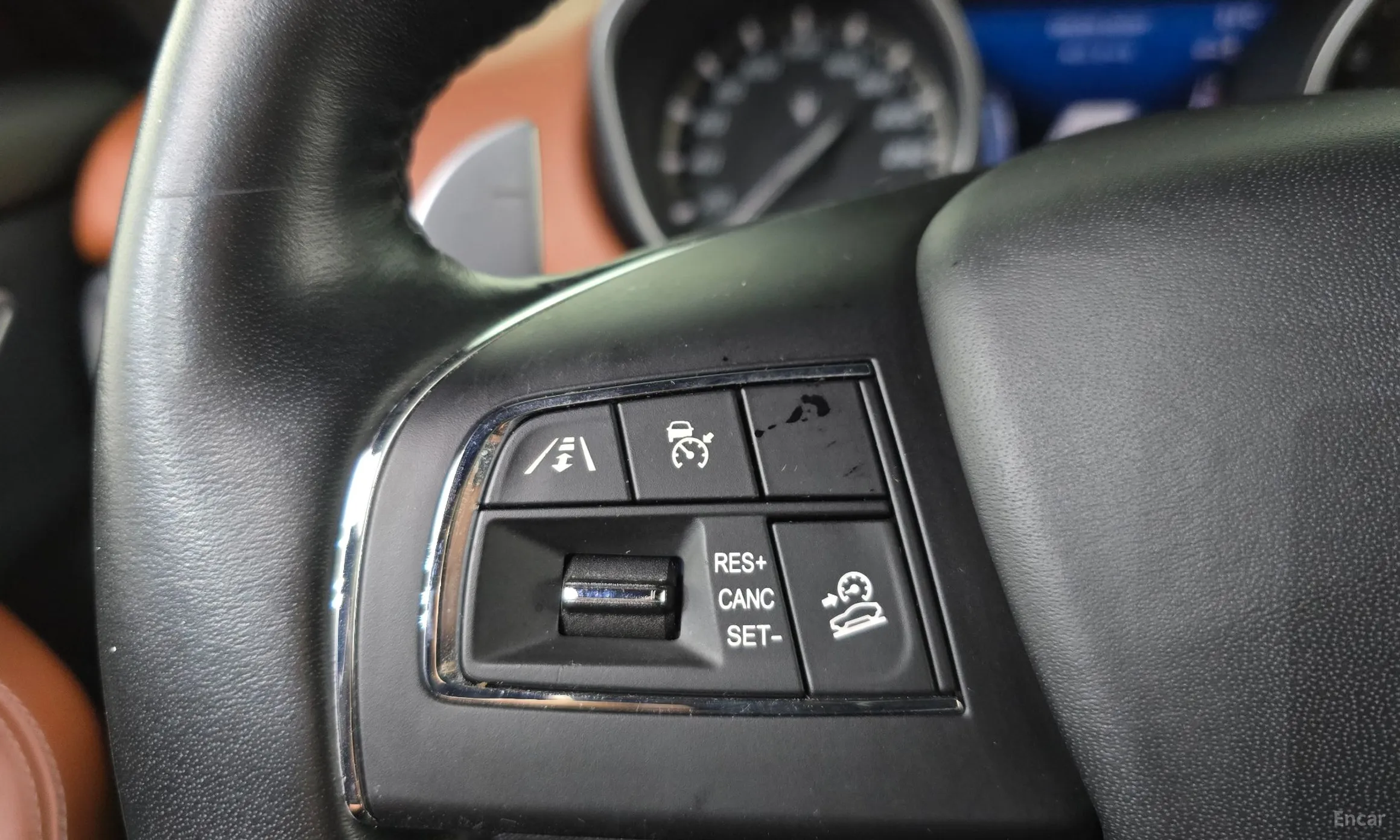 Maserati Levante превью 16
