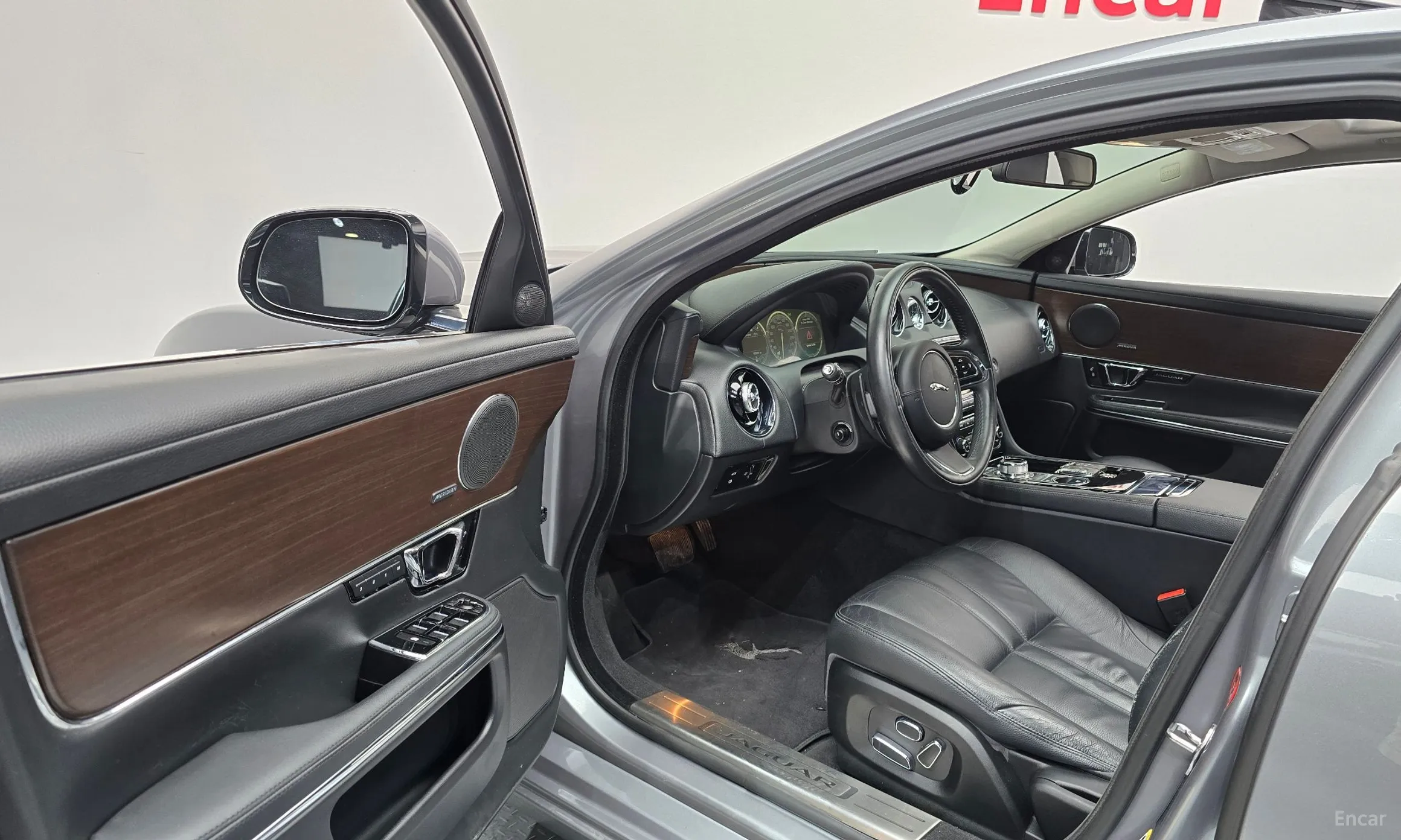 Jaguar All New XJ превью 10