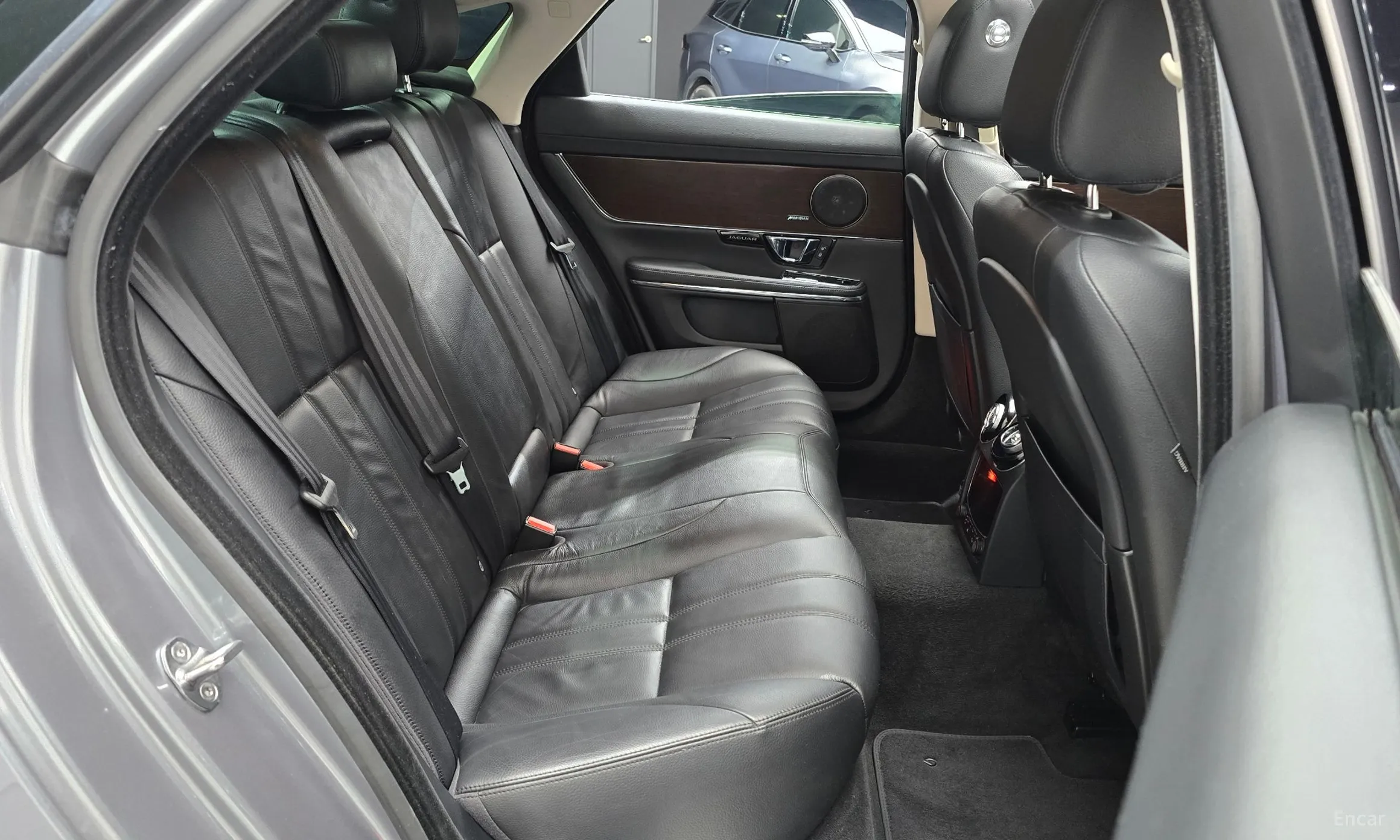 Jaguar All New XJ превью 11