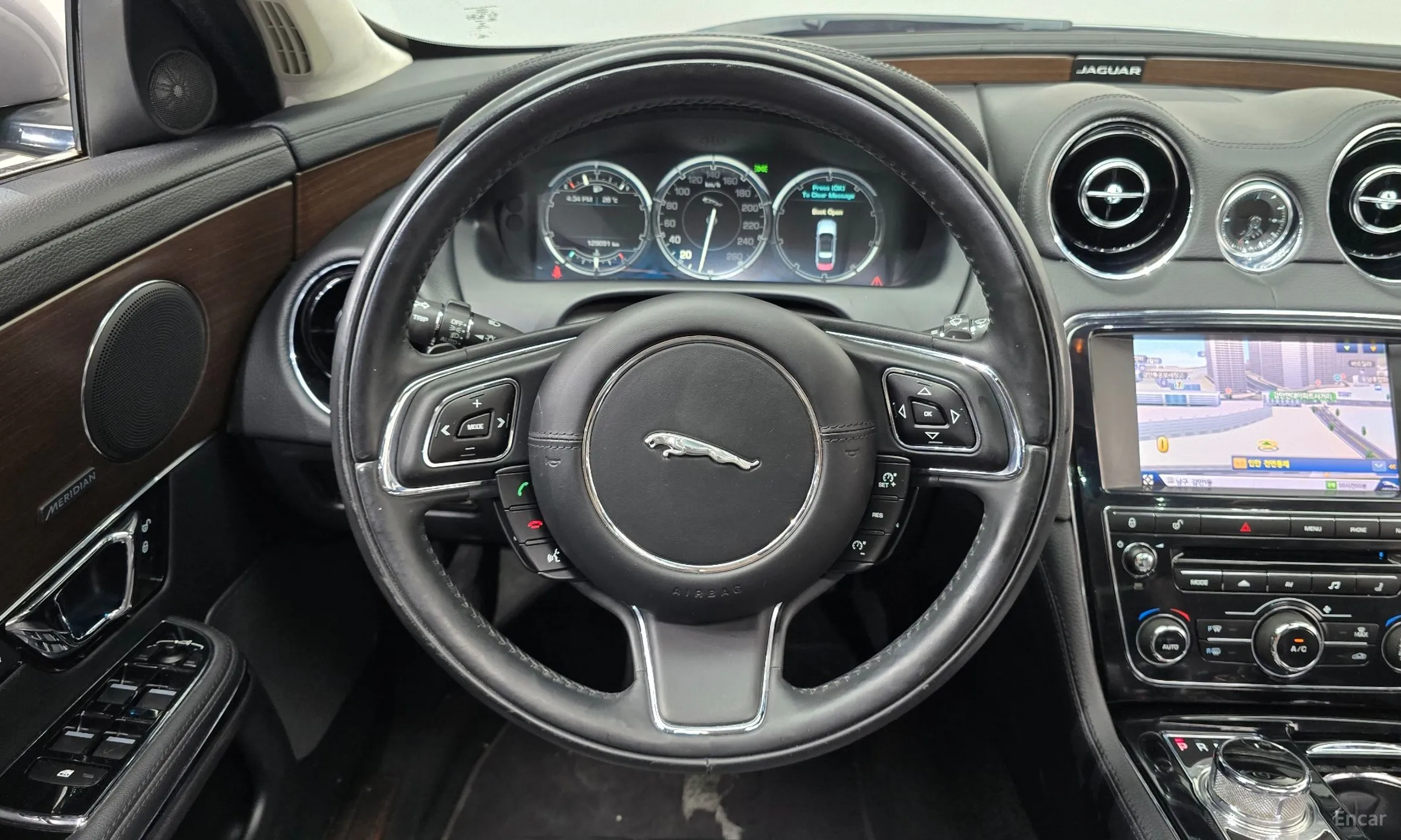 Jaguar All New XJ превью 13