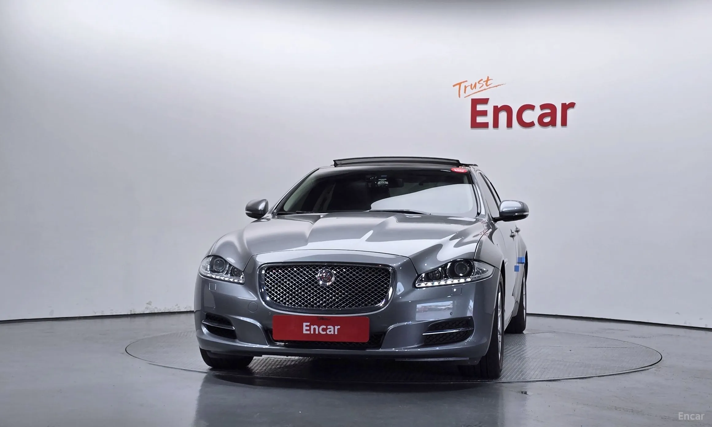 Jaguar All New XJ превью 3
