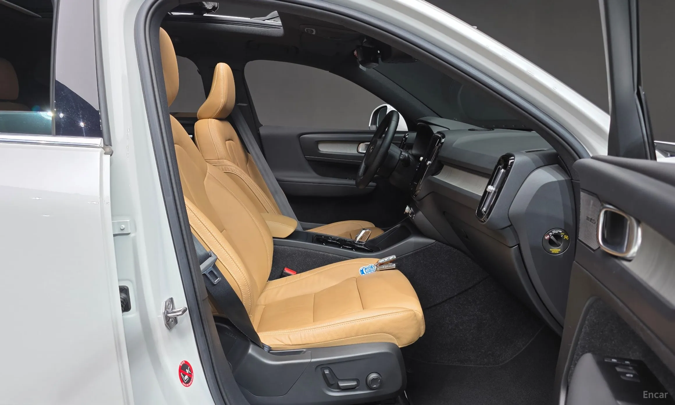 Volvo XC40 превью 10