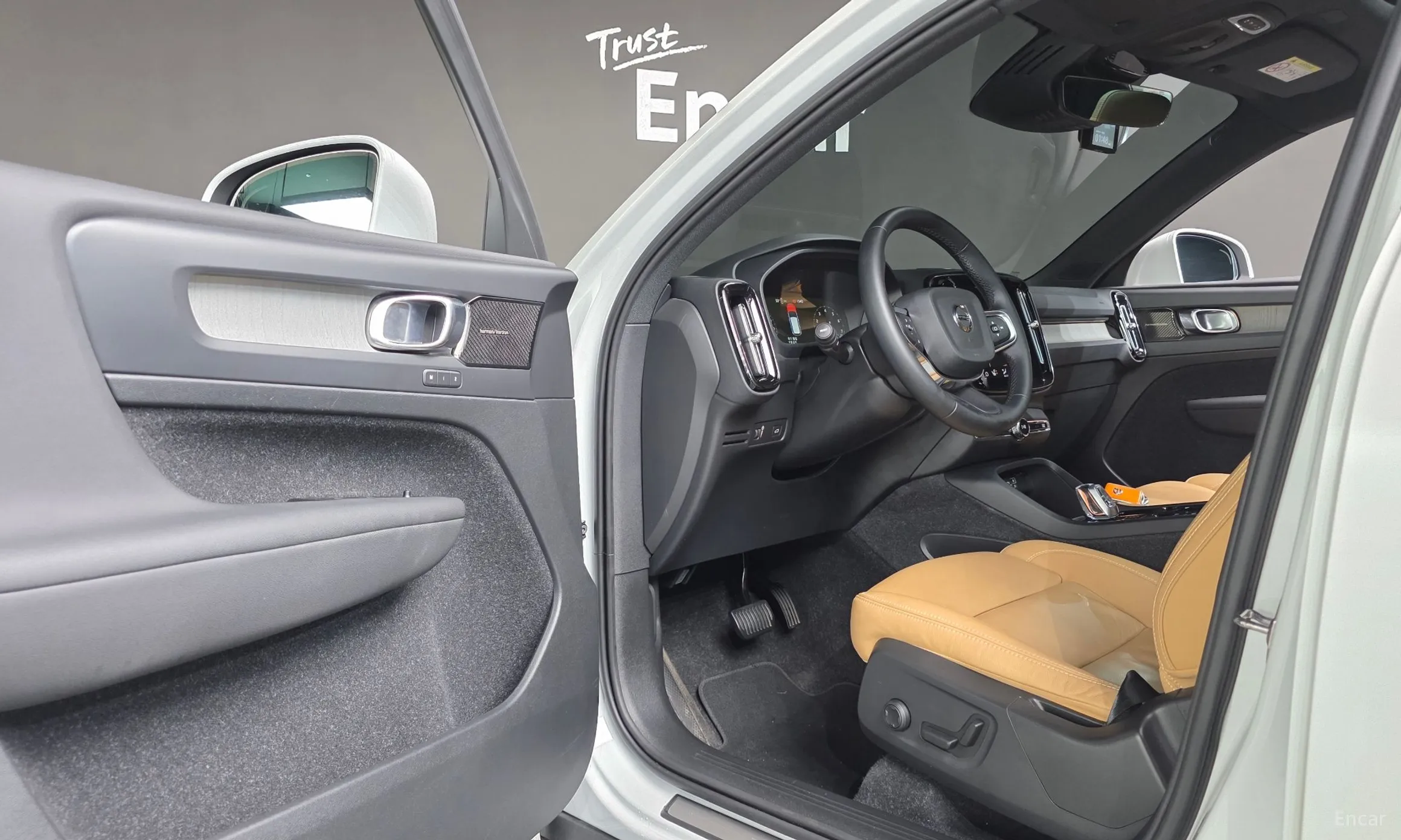 Volvo XC40 превью 12