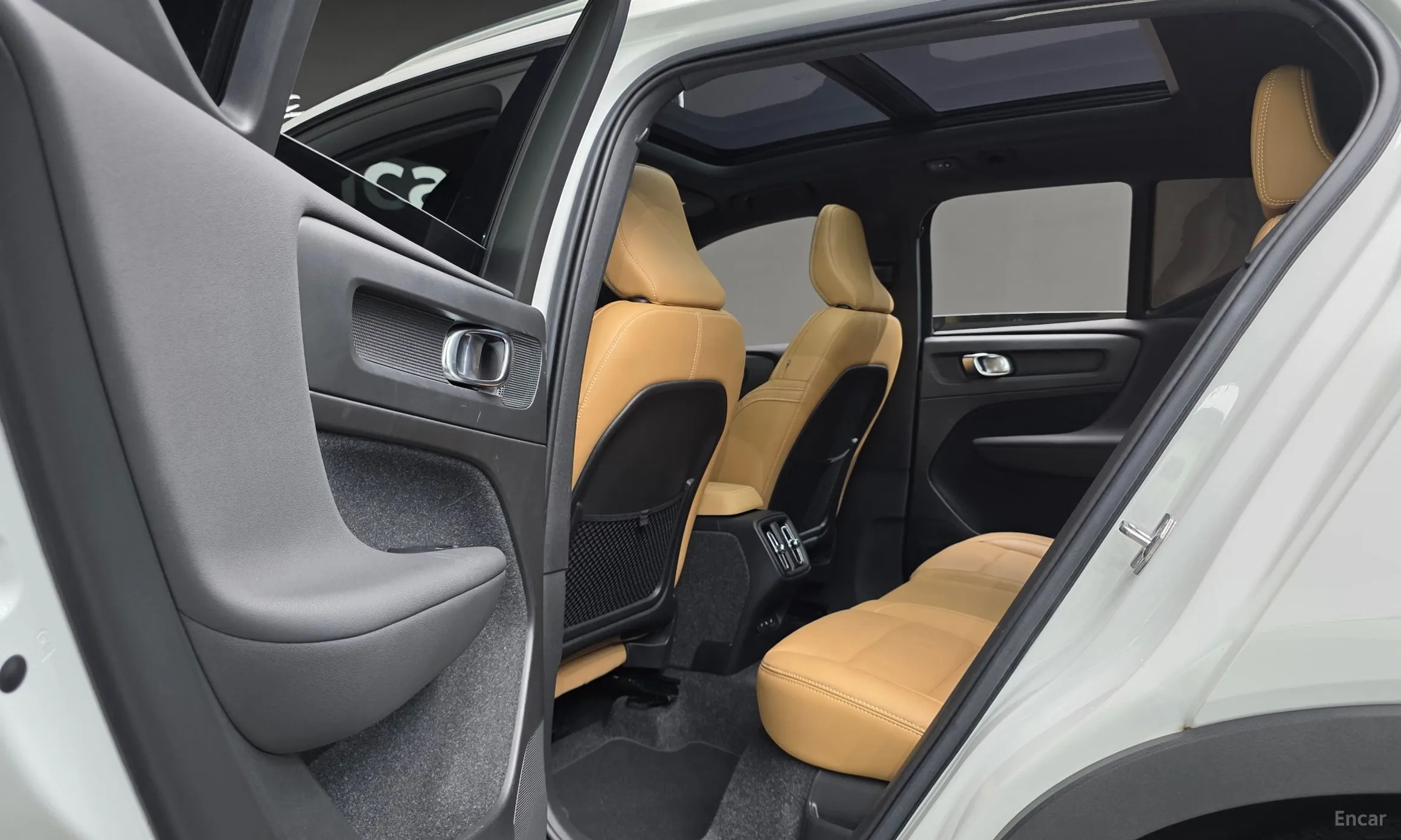 Volvo XC40 превью 17